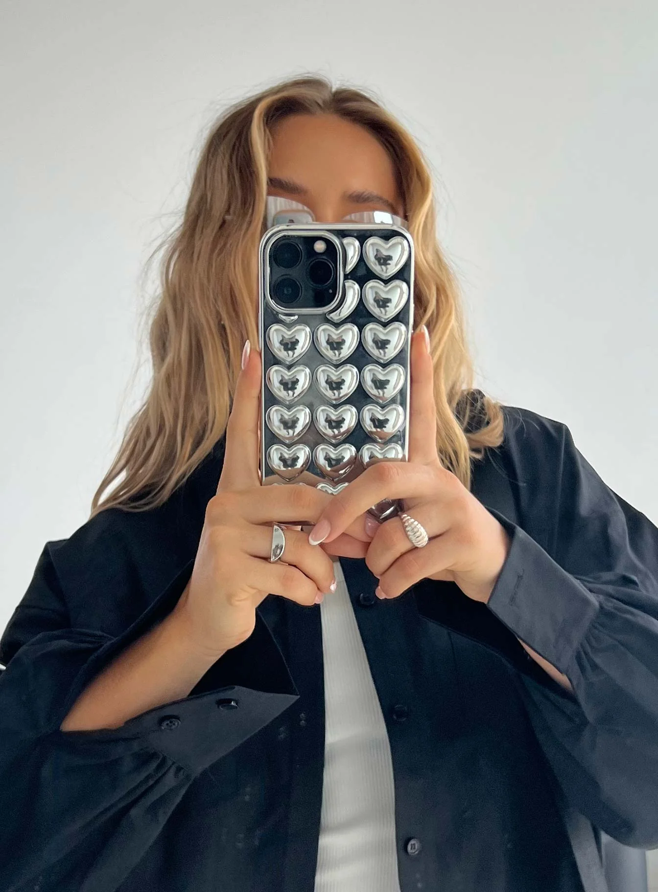 Alexina iPhone Case Silver - Image 3