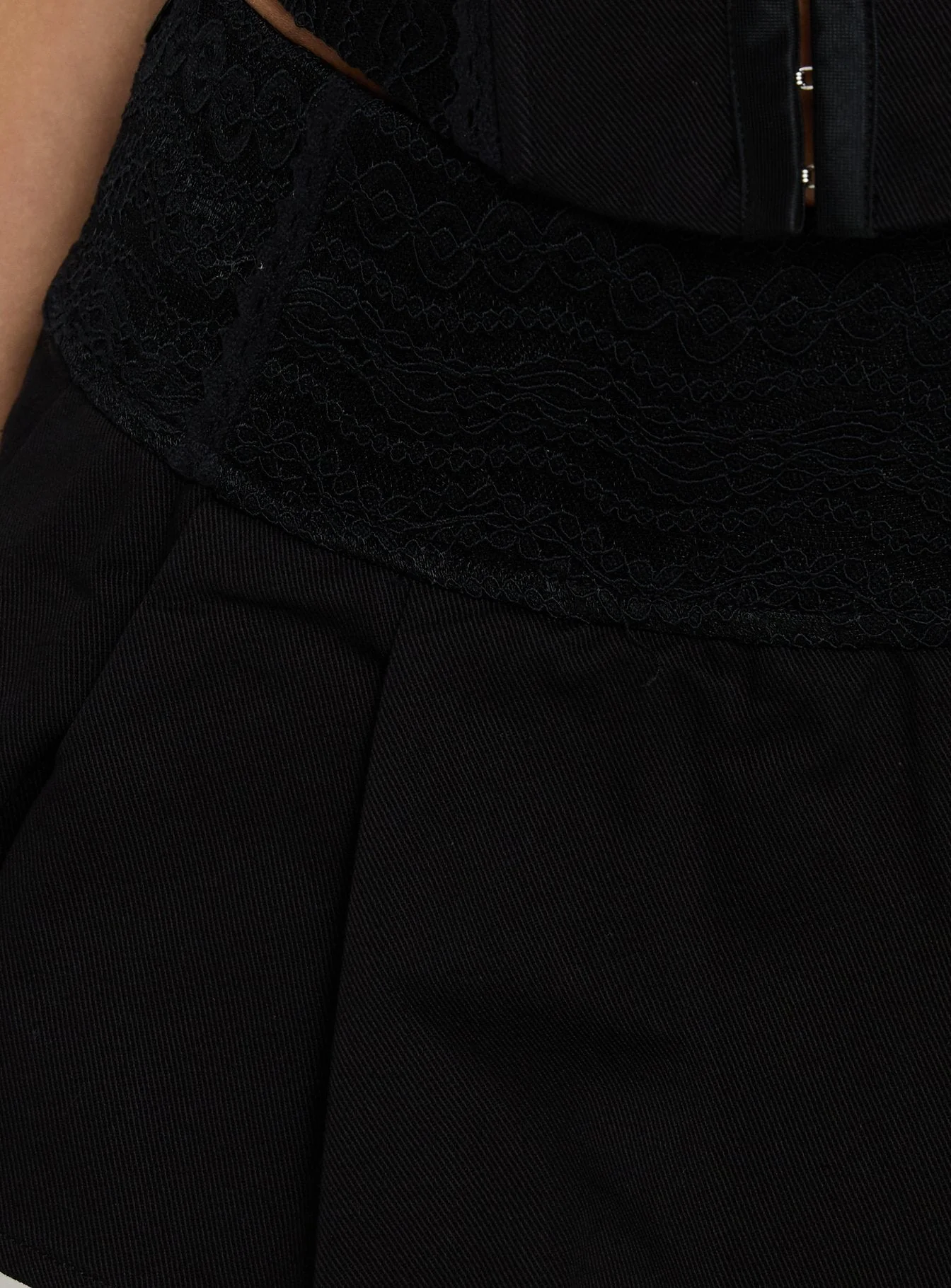 Amoure Pleated Micro Skort Black - Image 6