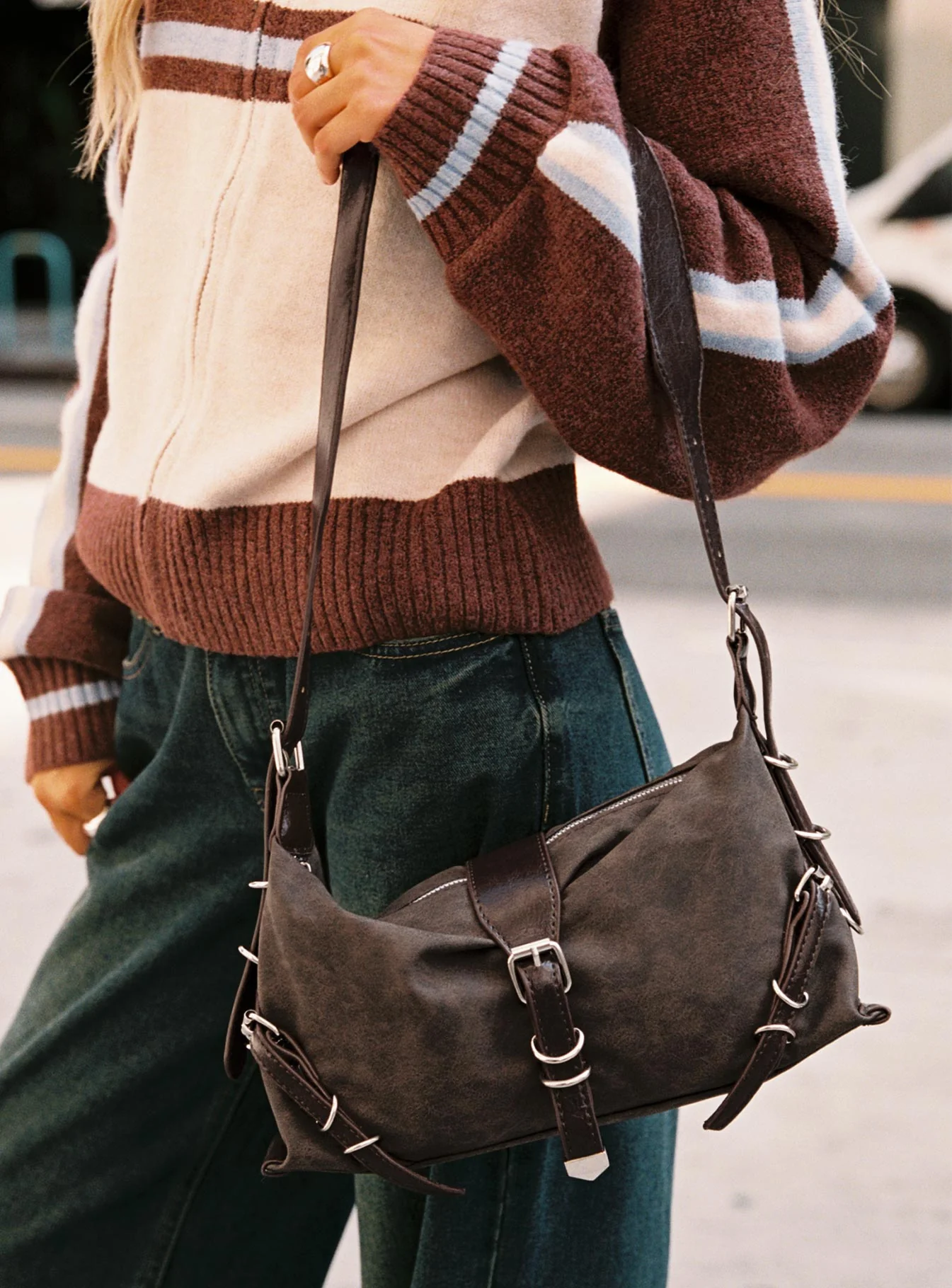 Anatolius Shoulder Bag Washed Brown - Image 7