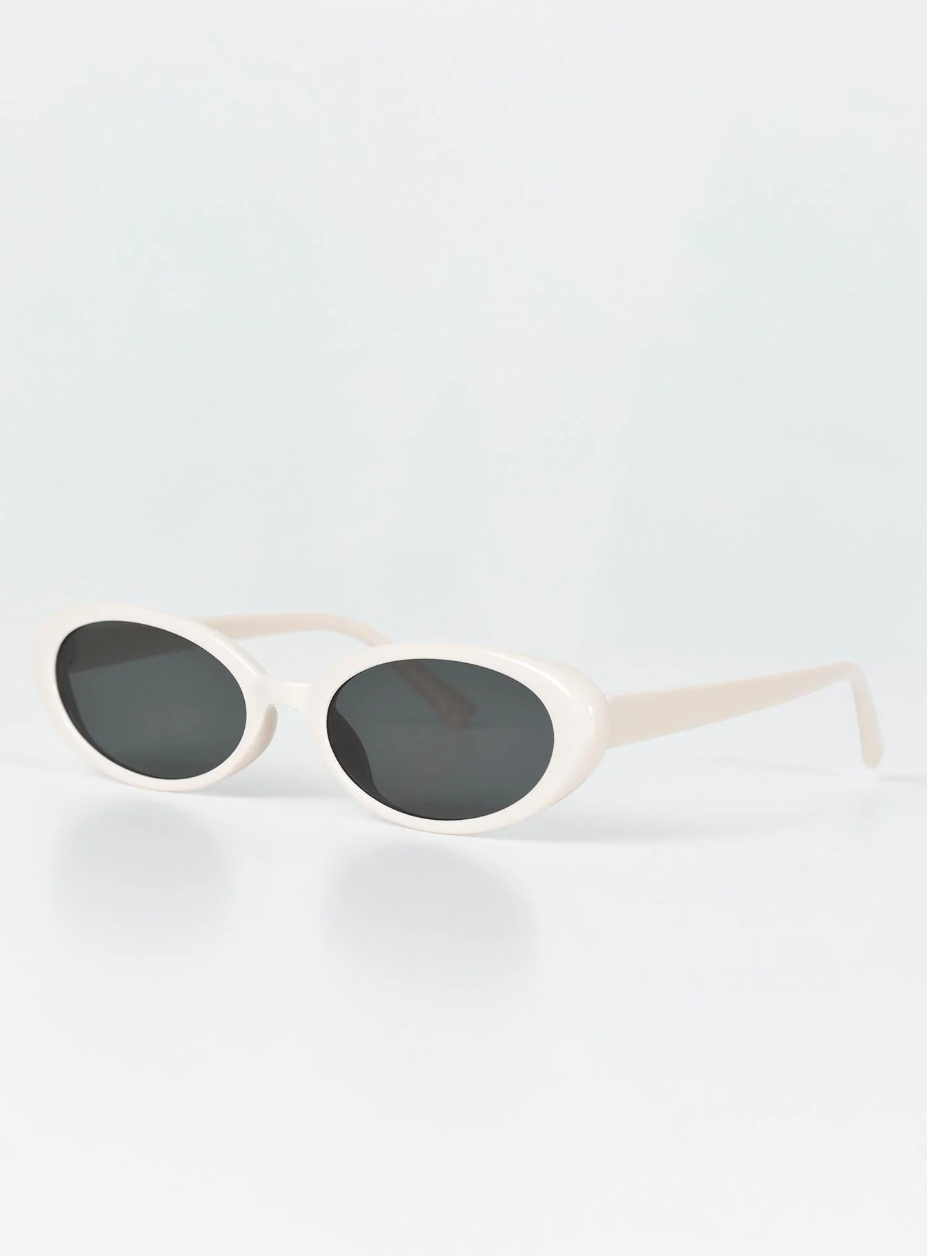 Beenna Sunglasses Beige - Image 2