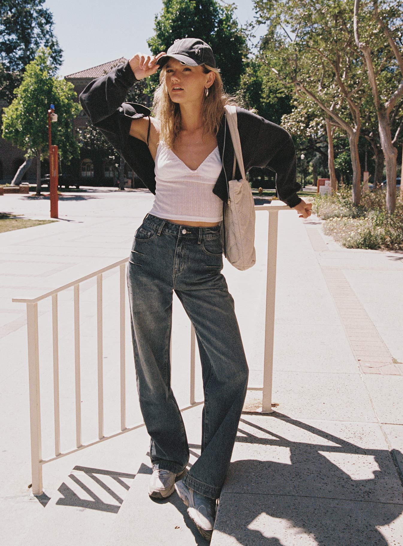Betley High Rise Wide Leg Jeans Vintage Wash Denim - Image 4
