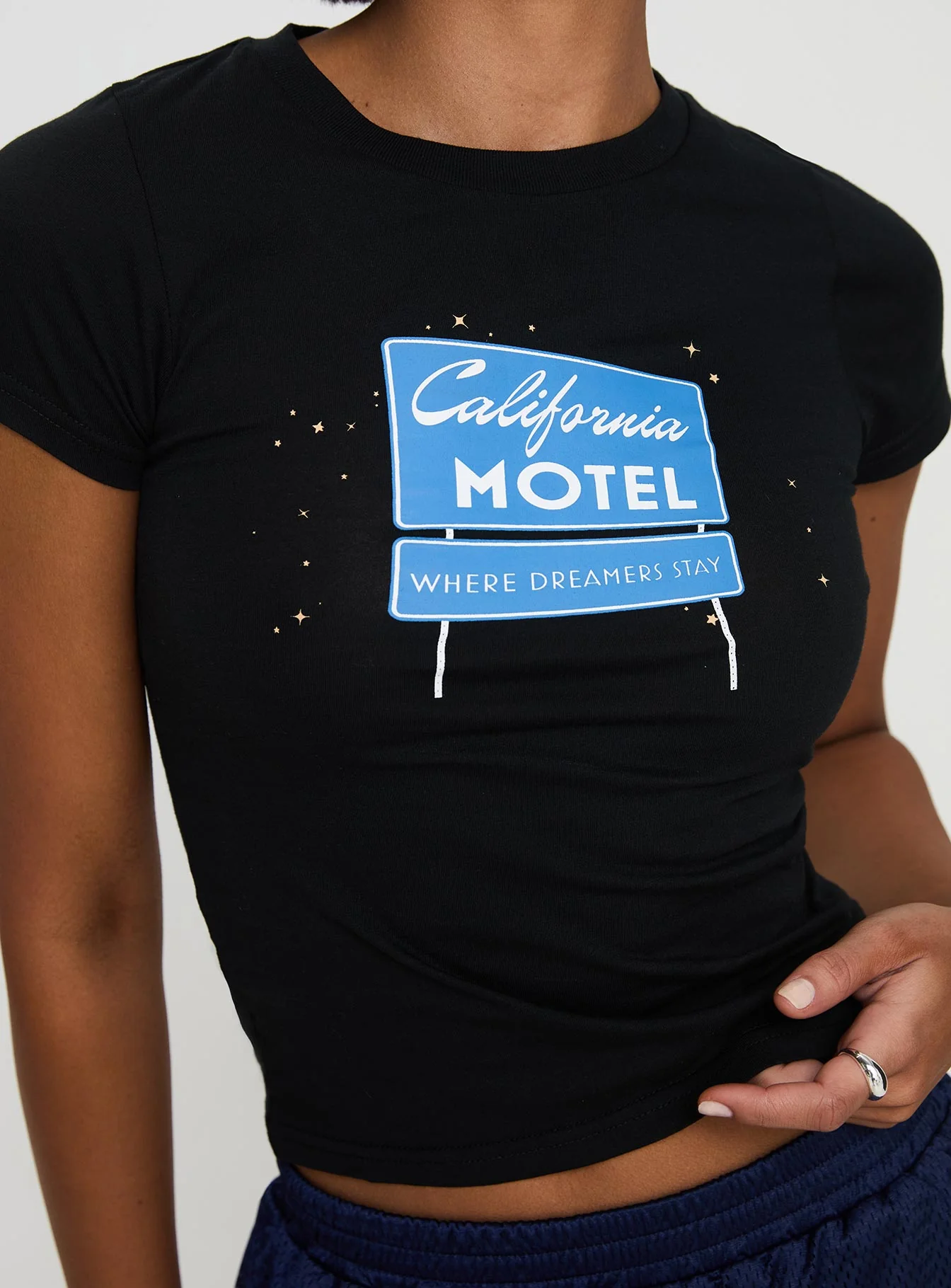 California Motel Tee Washed Charcoal - Image 6