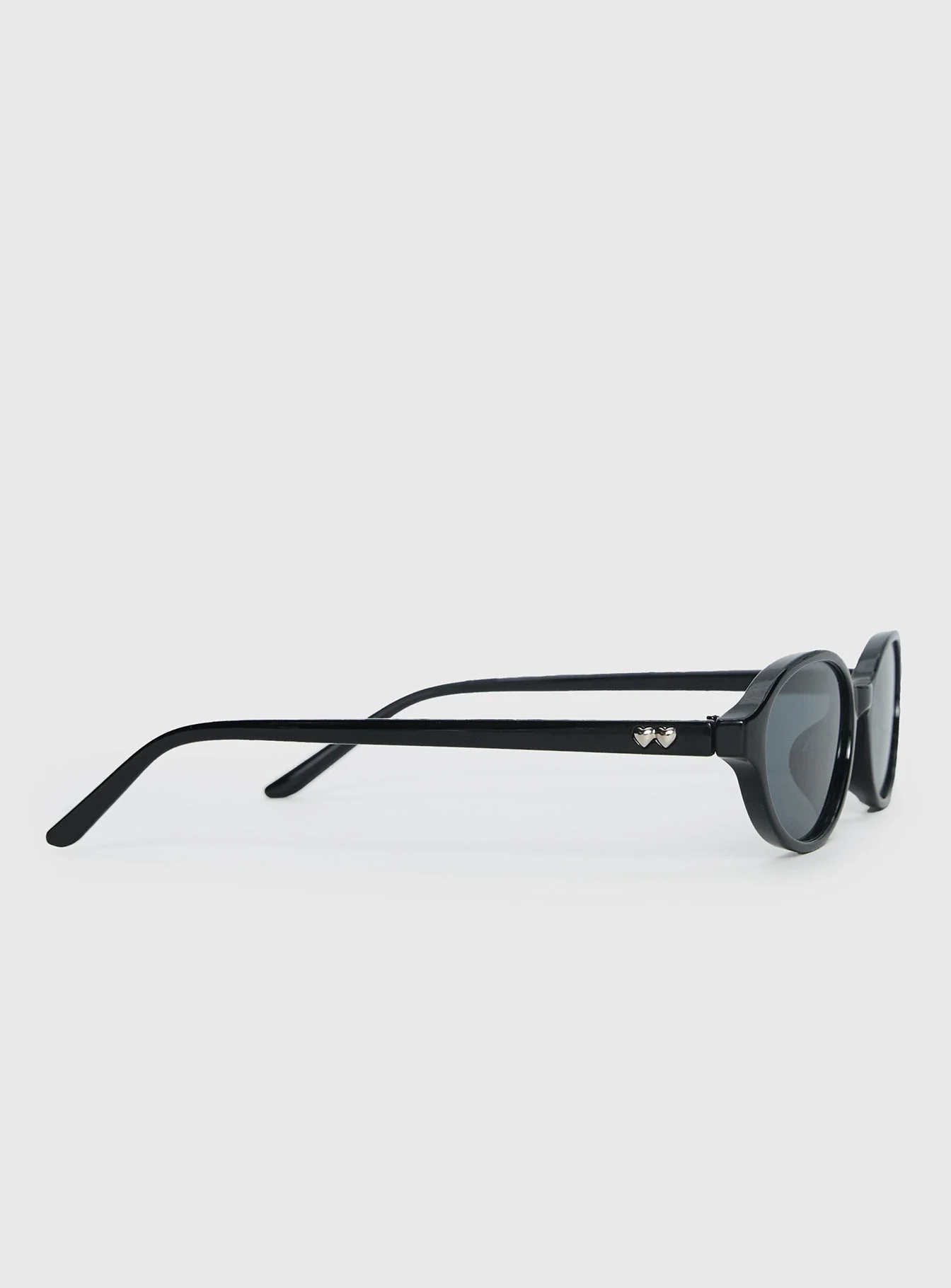 Captivation Oval Sunglasses Black - Image 3