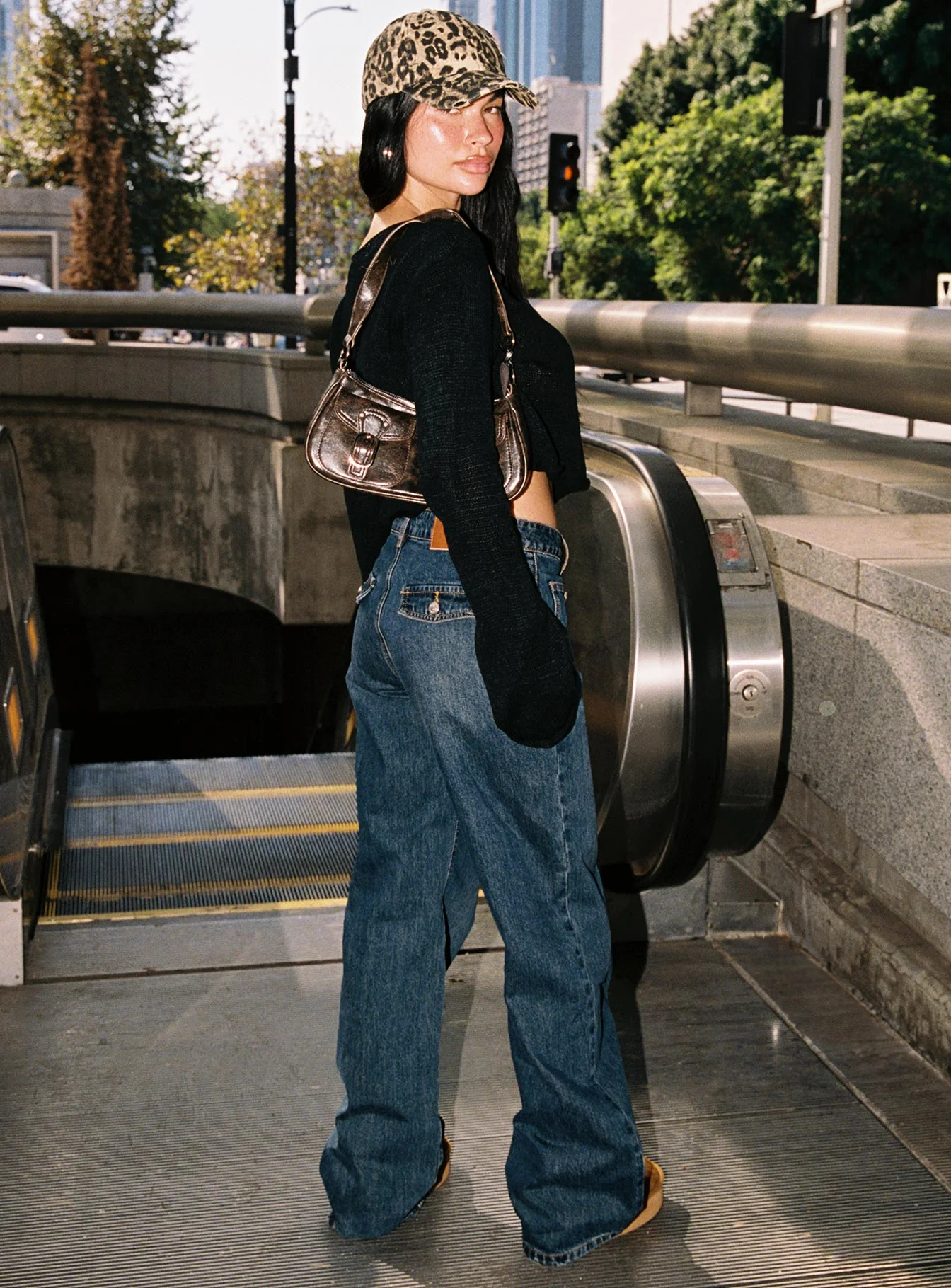Carianne Low Rise Wide Leg Jeans Dark Wash - Image 4