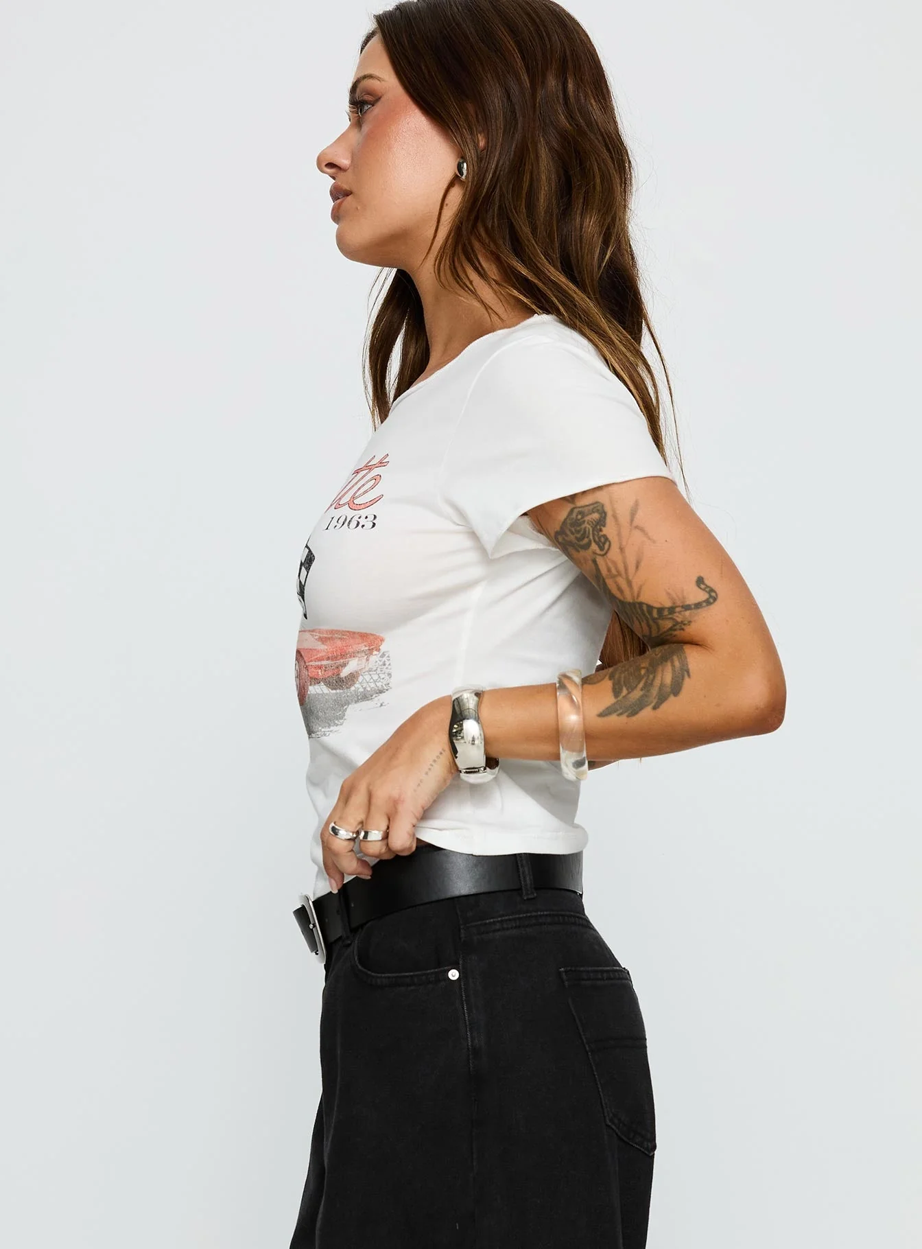 Corvette 1963 Off Shoulder Graphic Top White - Image 4