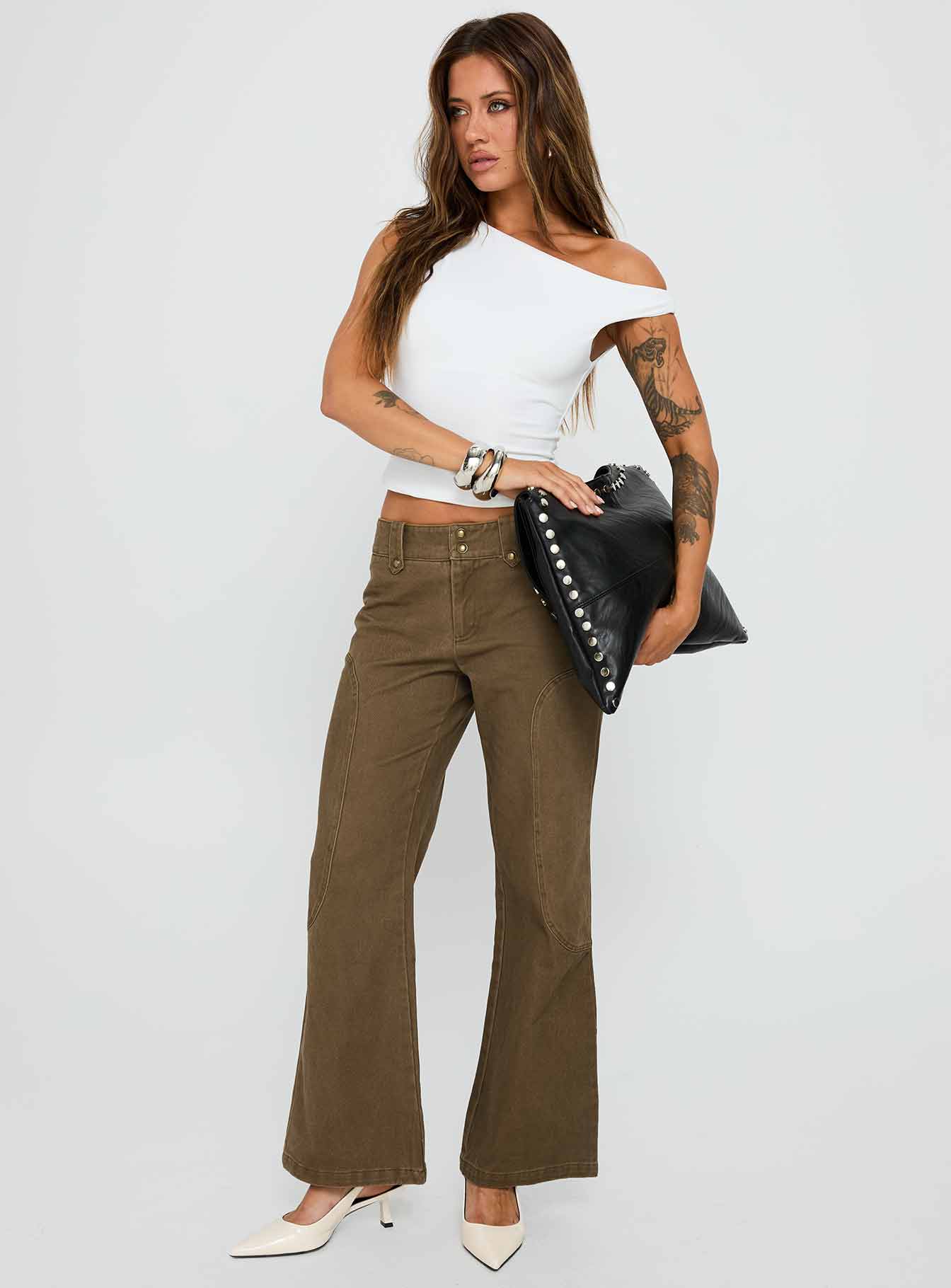 Cuzco Low Rise Flared Cargo Jeans Dark Khaki - Image 3