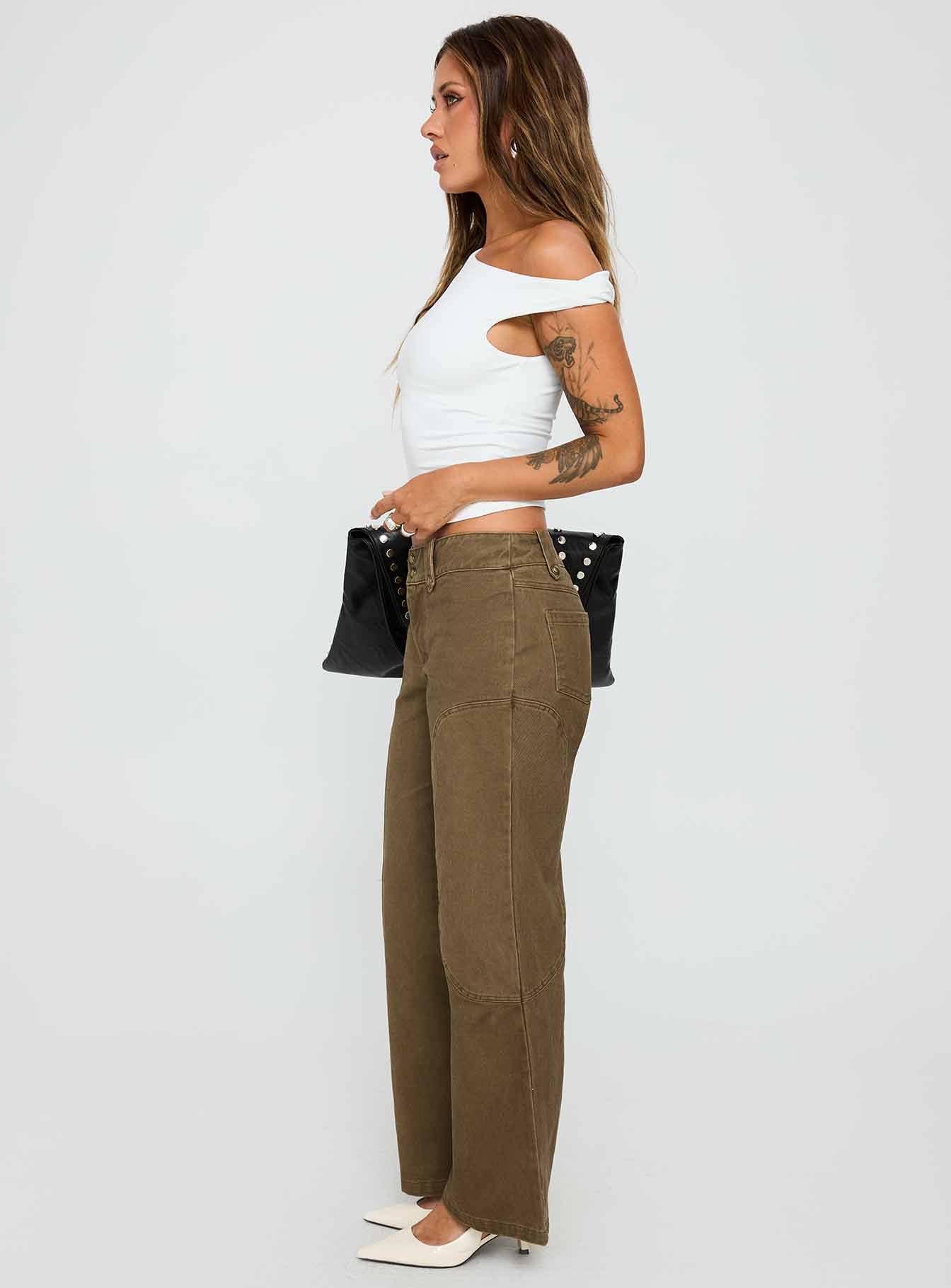 Cuzco Low Rise Flared Cargo Jeans Dark Khaki - Image 4