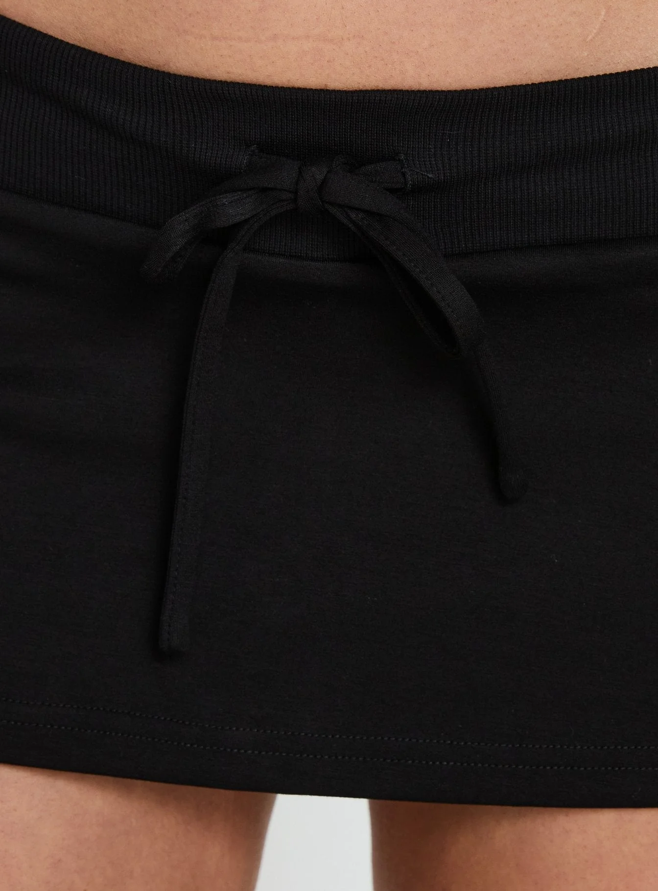 Dynah Tie Waist Tipping Mini Skort Black - Image 6