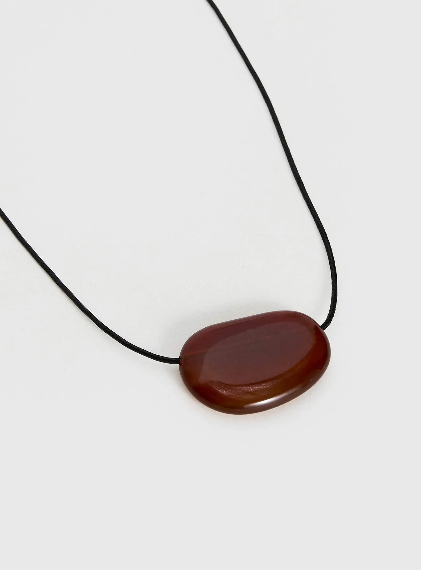 Edern Pebble Pendant Necklace Red - Image 3