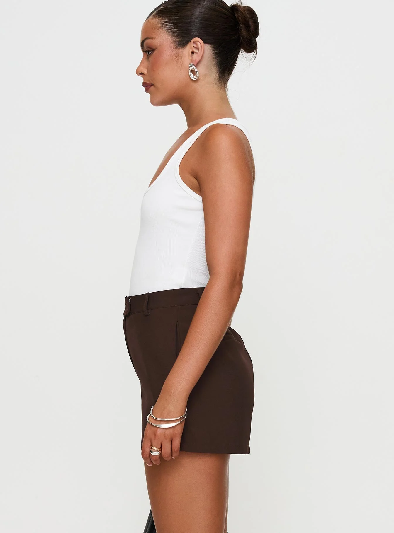 Ellerie Tailored Shorts Chocolate - Image 4