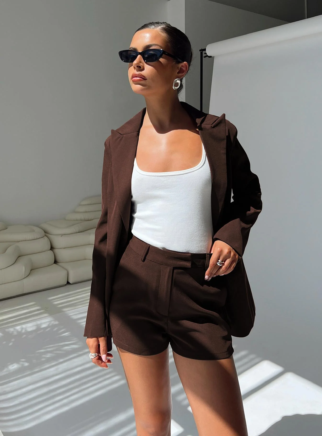 Ellerie Tailored Shorts Chocolate - Image 7