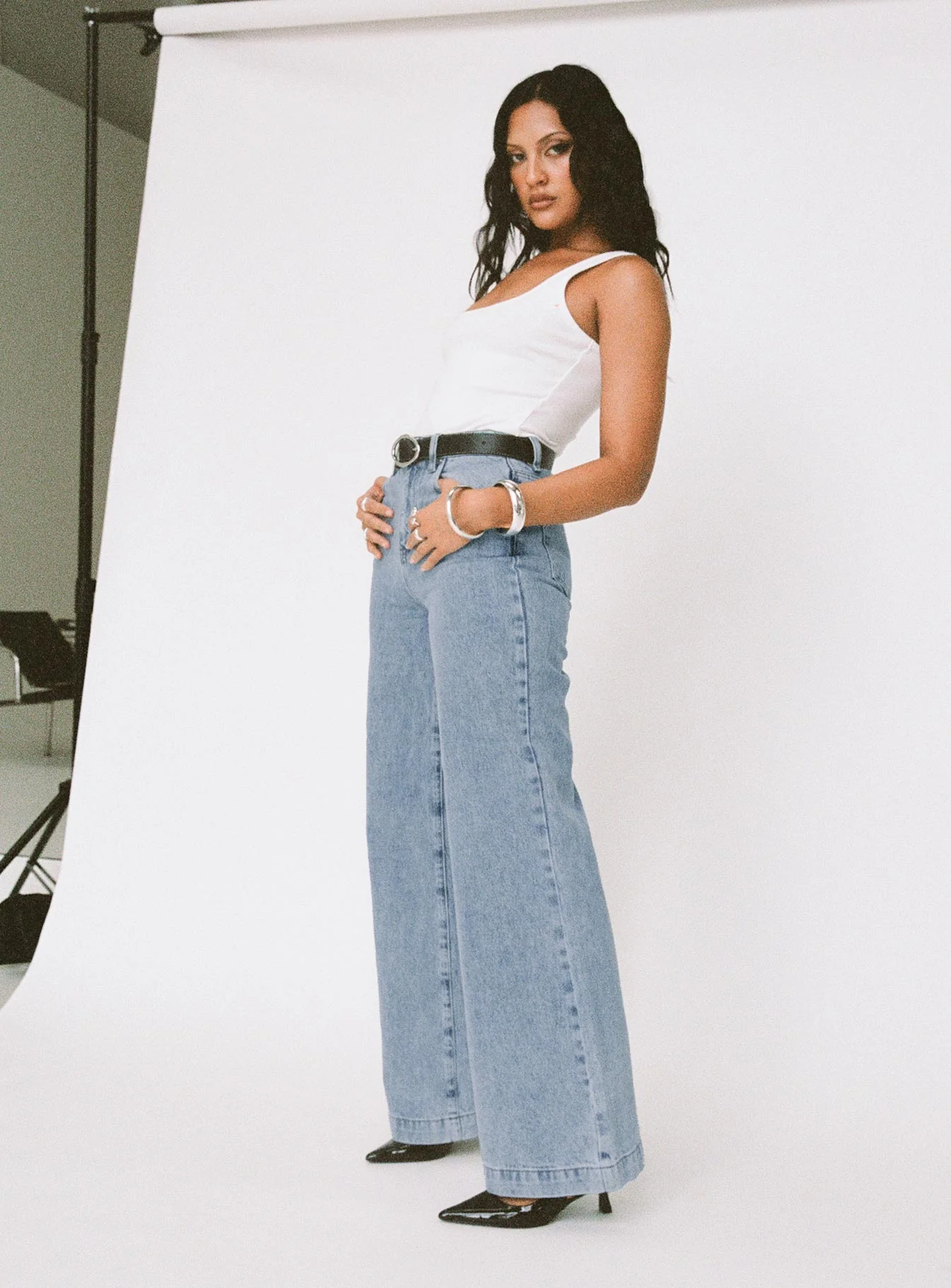 Goldie High Rise Wide Leg Jeans Light Wash - Image 8
