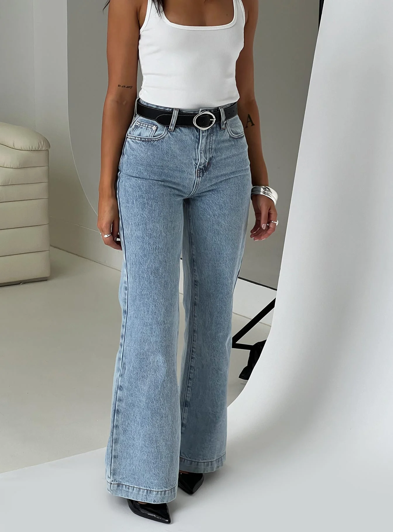 Goldie High Rise Wide Leg Jeans Light Wash - Image 9