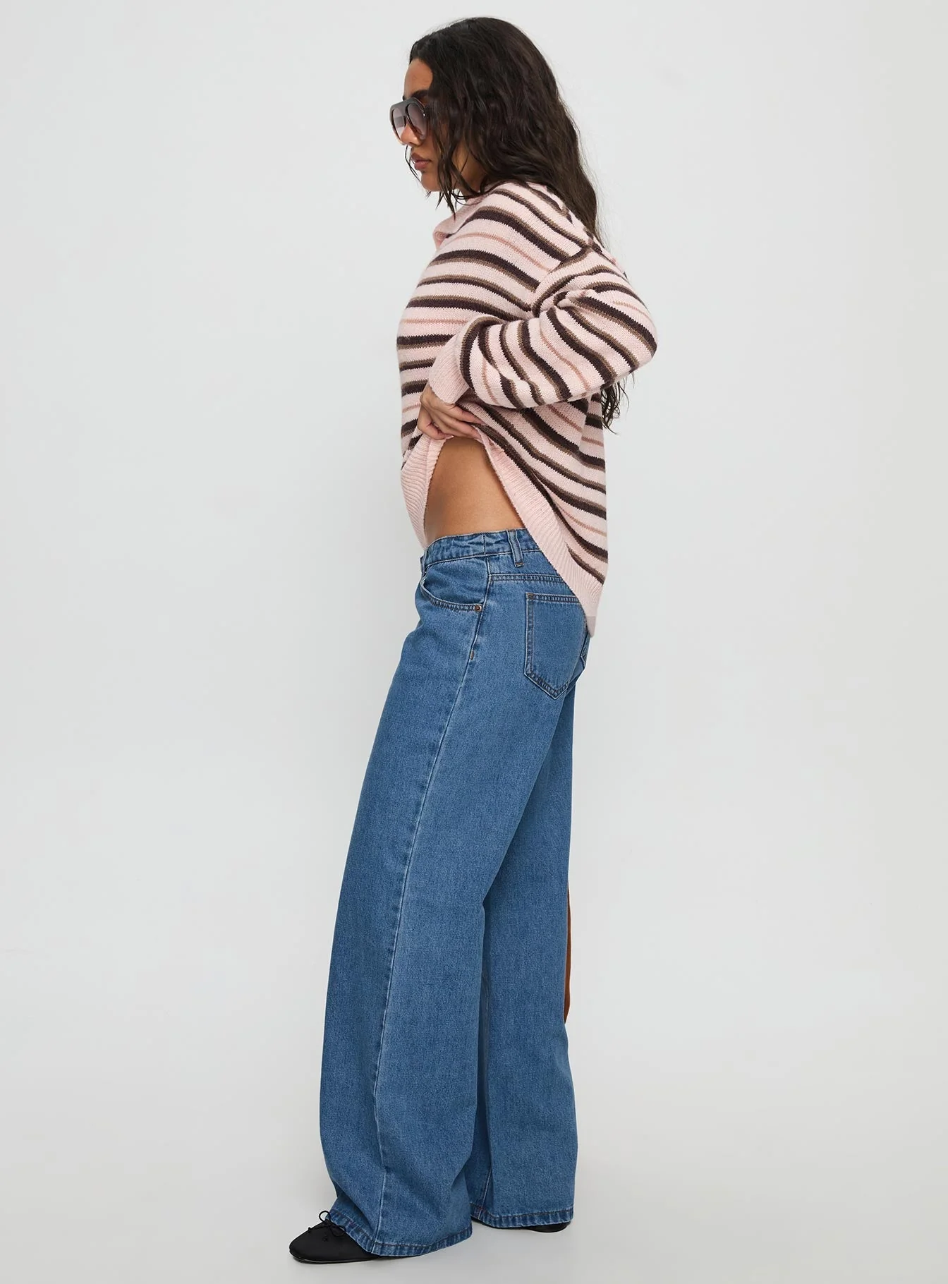 Highlands Low Rise Wide Leg Jeans Mid Blue Wash - Image 4