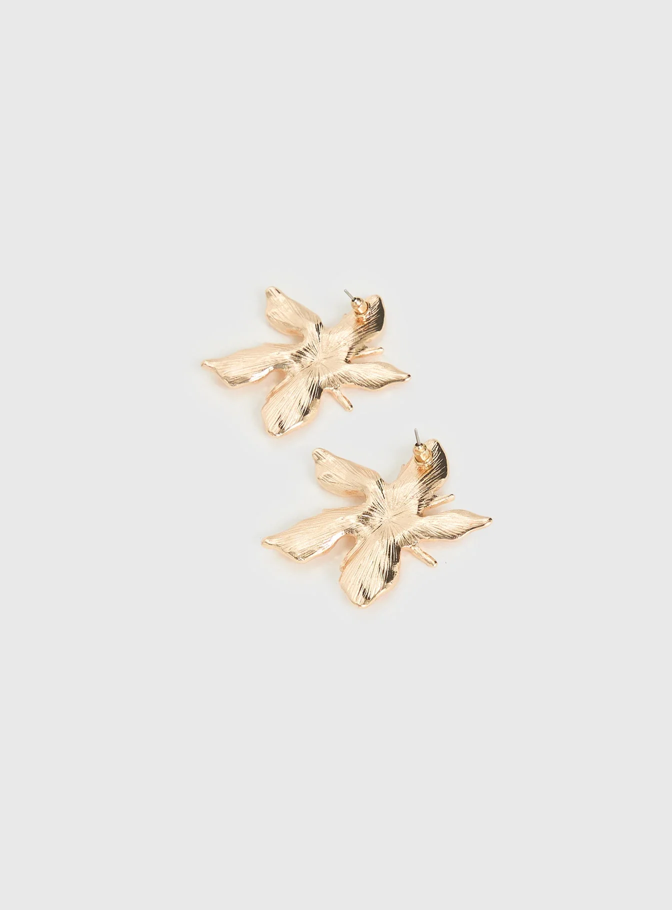 Impeccable Earrings Gold - Image 4