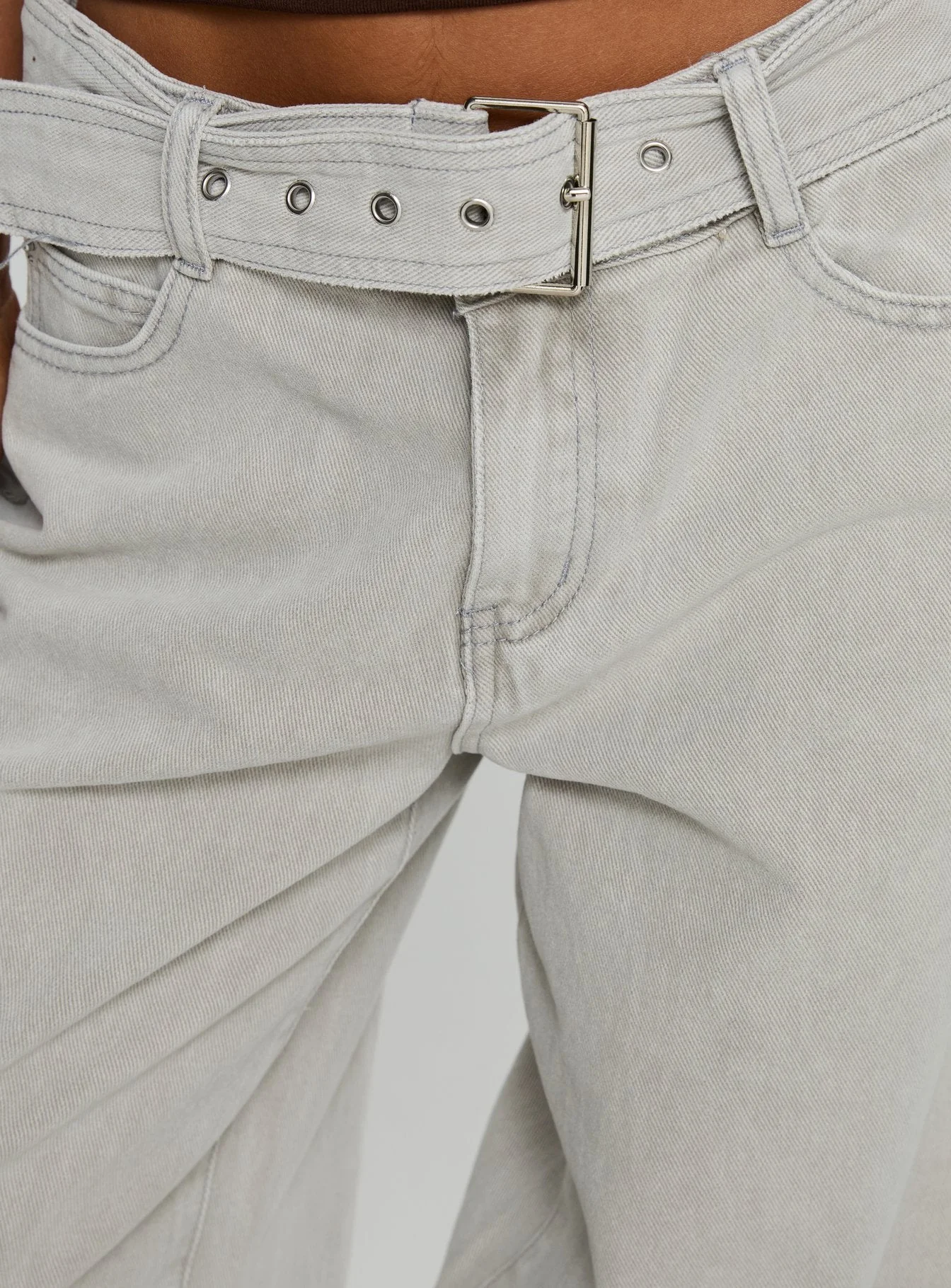 Katlin Mid Rise Wide Leg Buckle Detail Jeans Grey Wash - Image 6