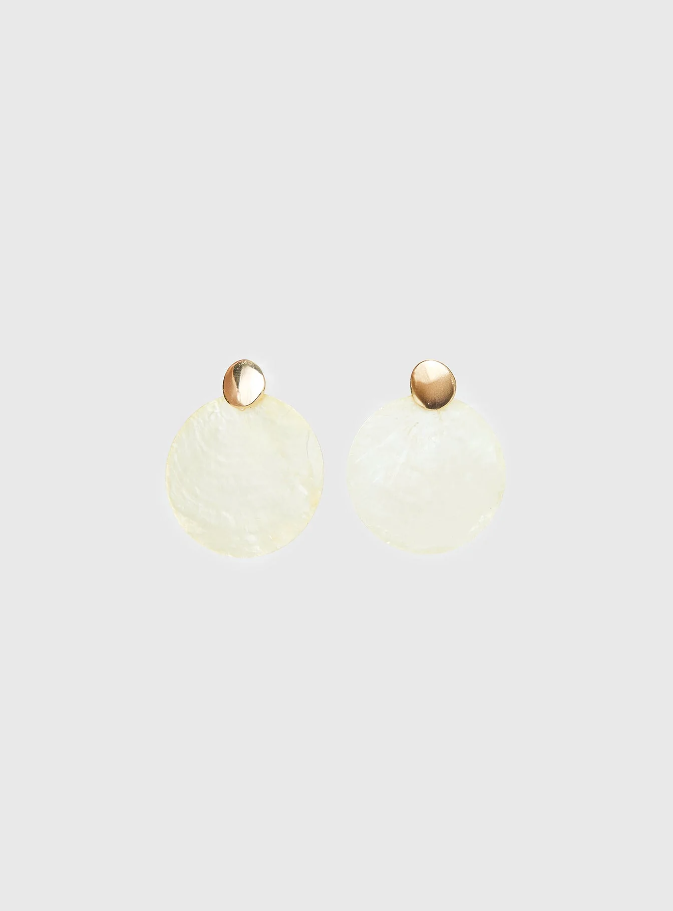Kinzee Shell Earrings Butter / Gold - Image 2