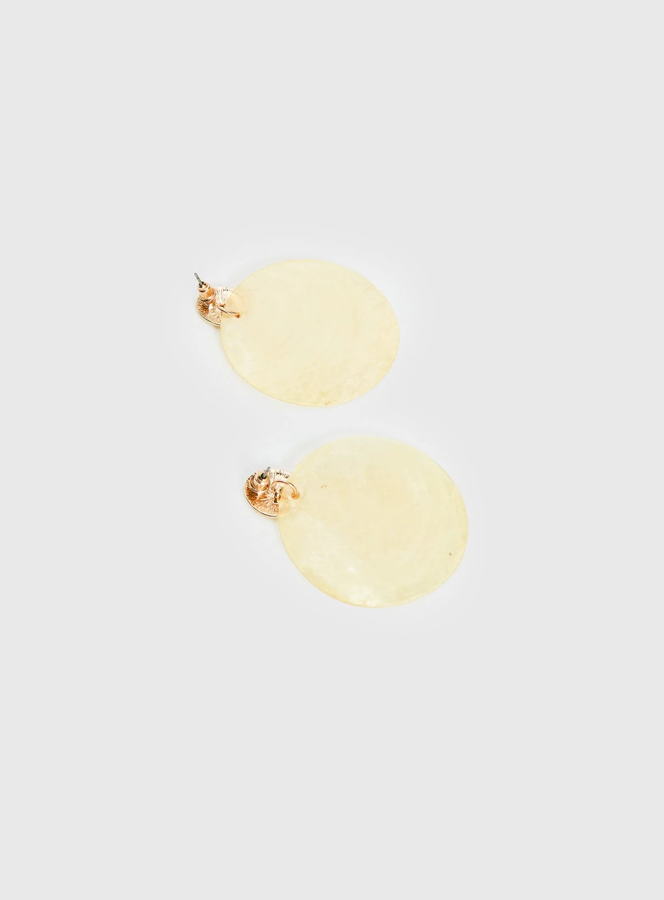 Kinzee Shell Earrings Butter / Gold - Image 4