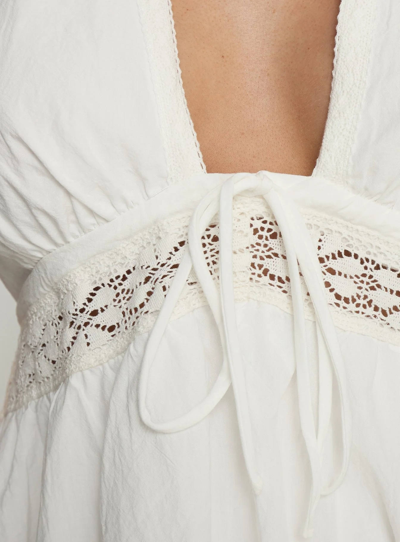 Lesira Floaty Lace Playsuit Off White - Image 6
