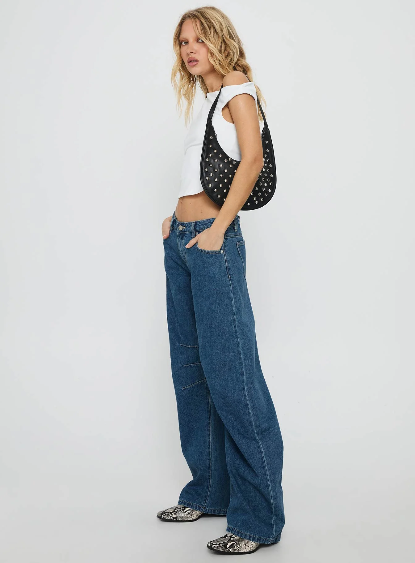 Tippie Low Rise Barrel Leg Jeans Mid Wash - Image 4