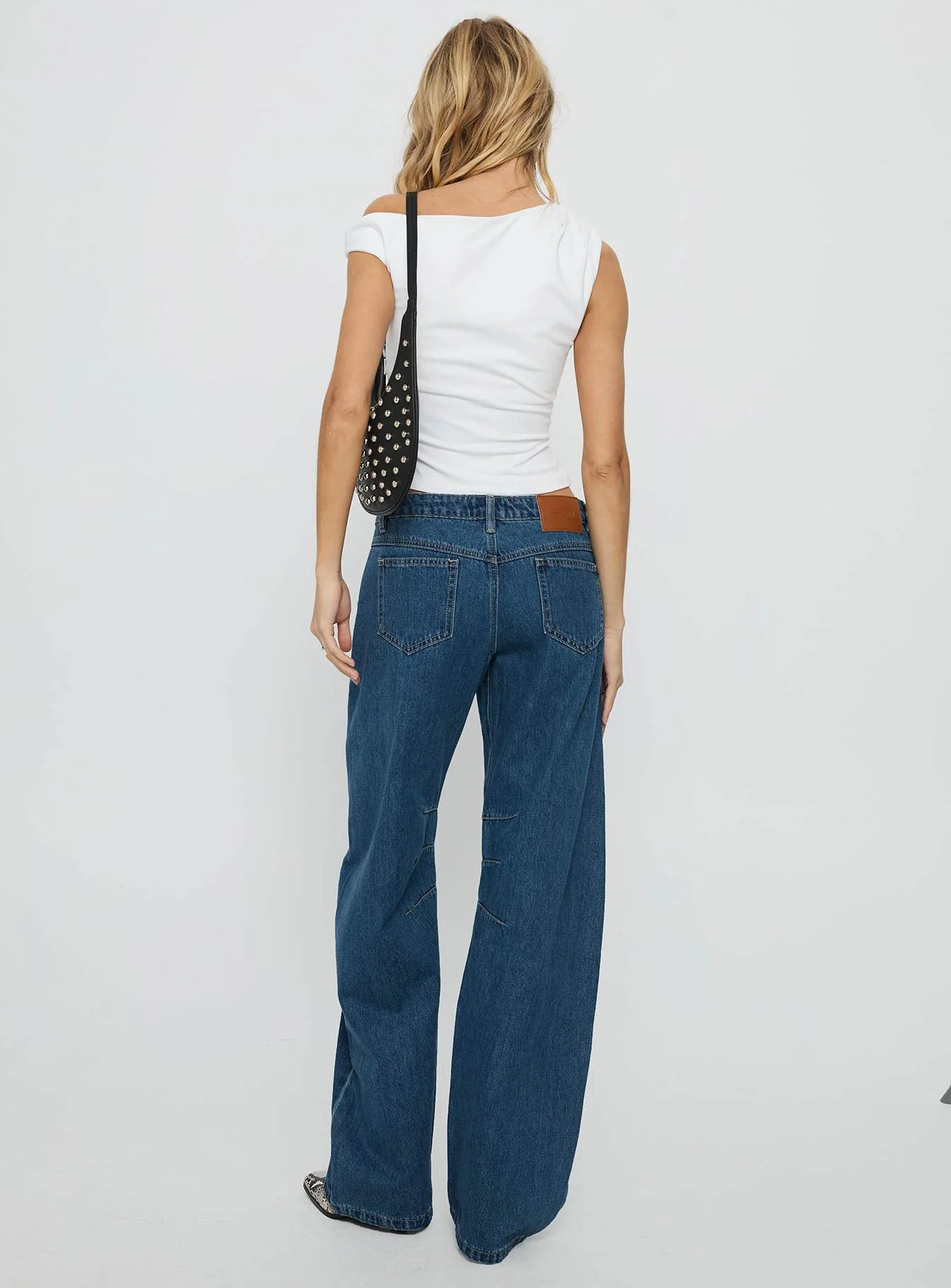 Tippie Low Rise Barrel Leg Jeans Mid Wash - Image 5