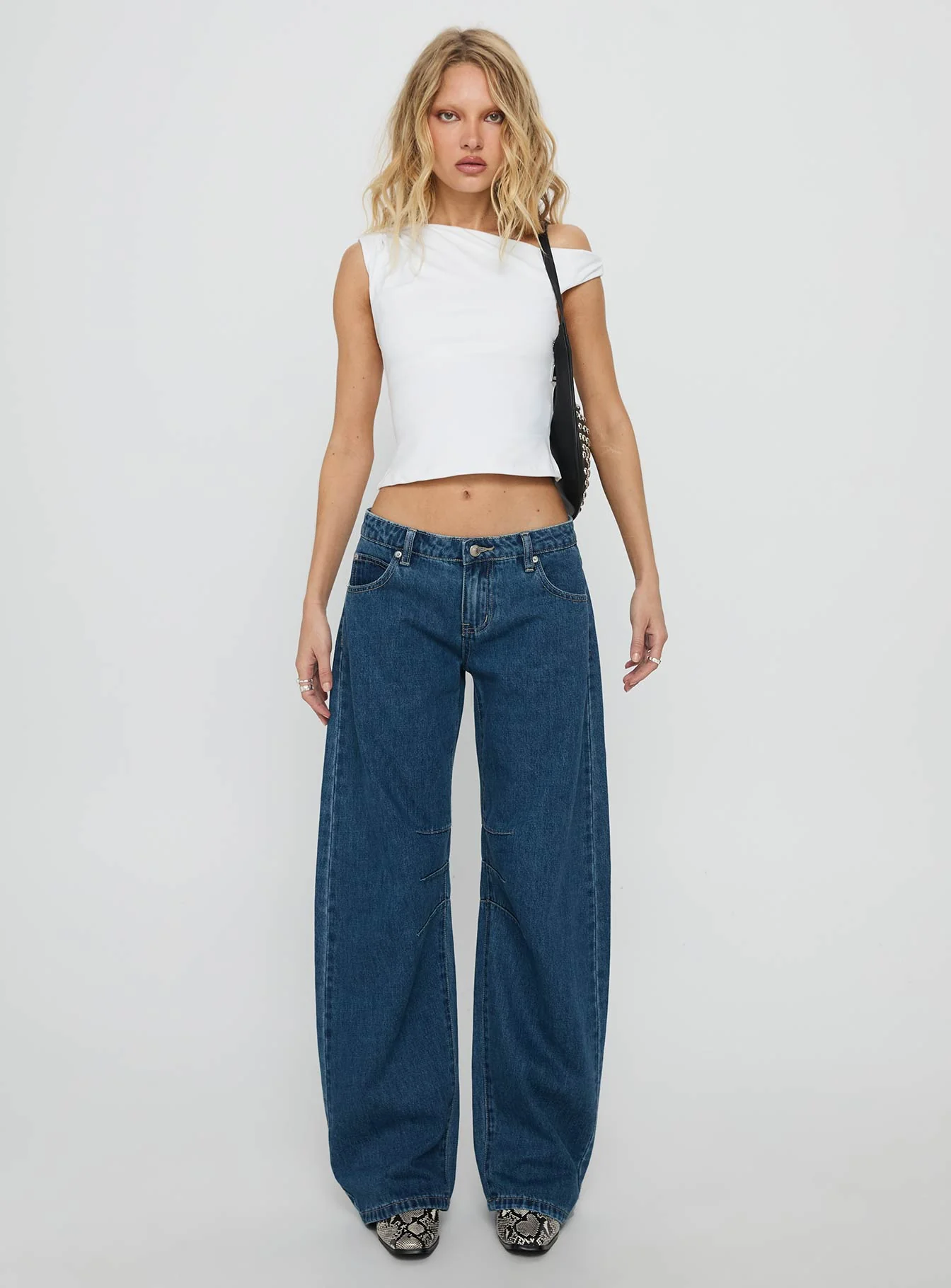 Tippie Low Rise Barrel Leg Jeans Mid Wash - Image 7