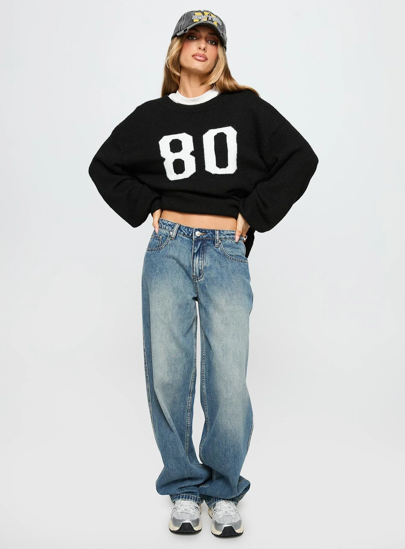 Motomami Mid Rise Barrel Leg Jeans Mid Blue Wash - Image 2
