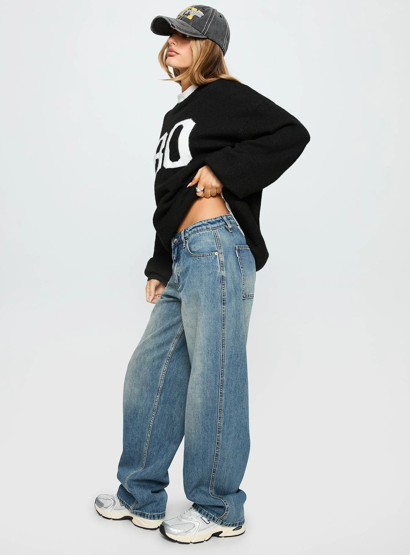Motomami Mid Rise Barrel Leg Jeans Mid Blue Wash - Image 3