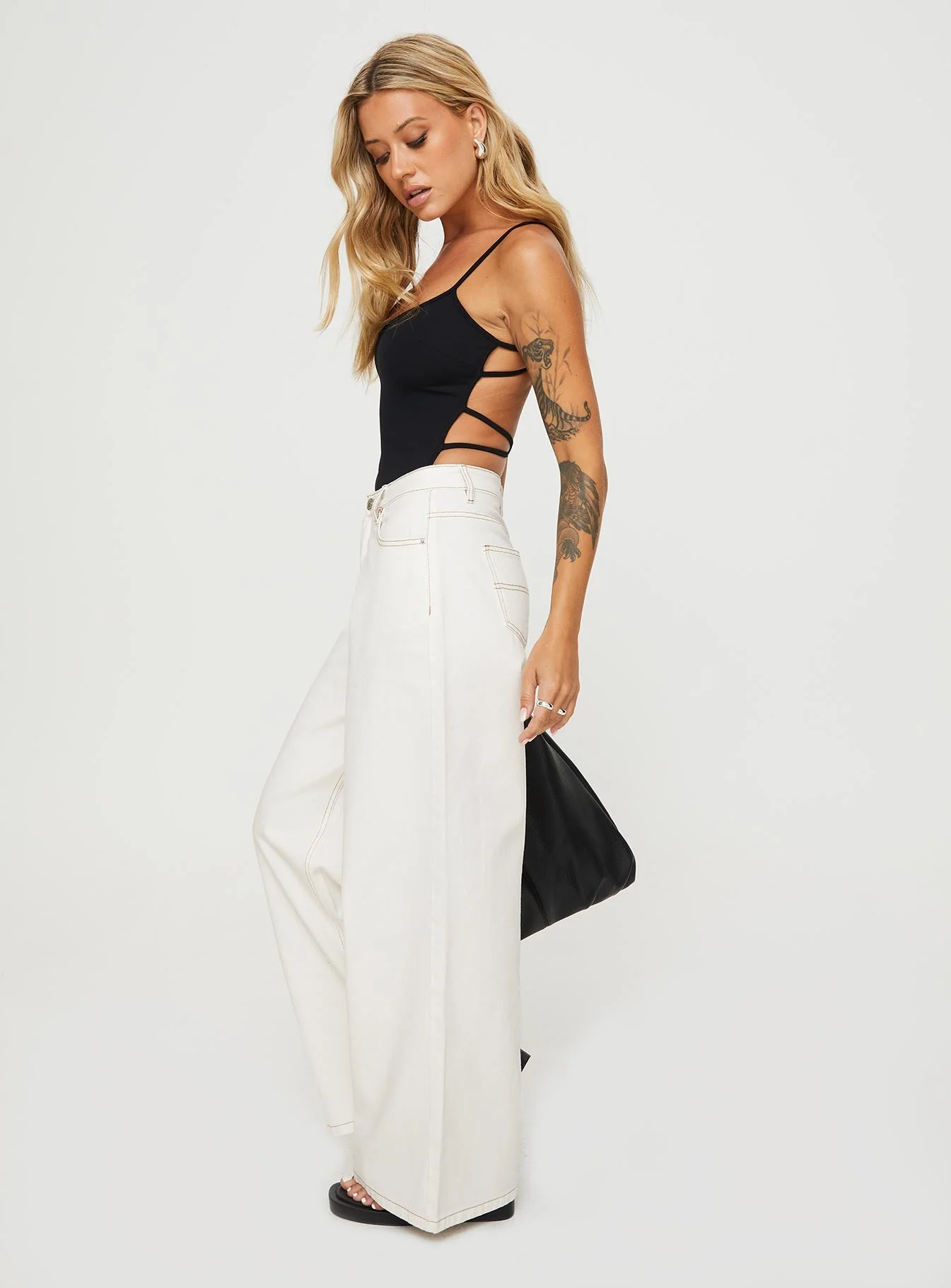 Naylor Mid Rise Wide Leg Jeans Cream - Image 4