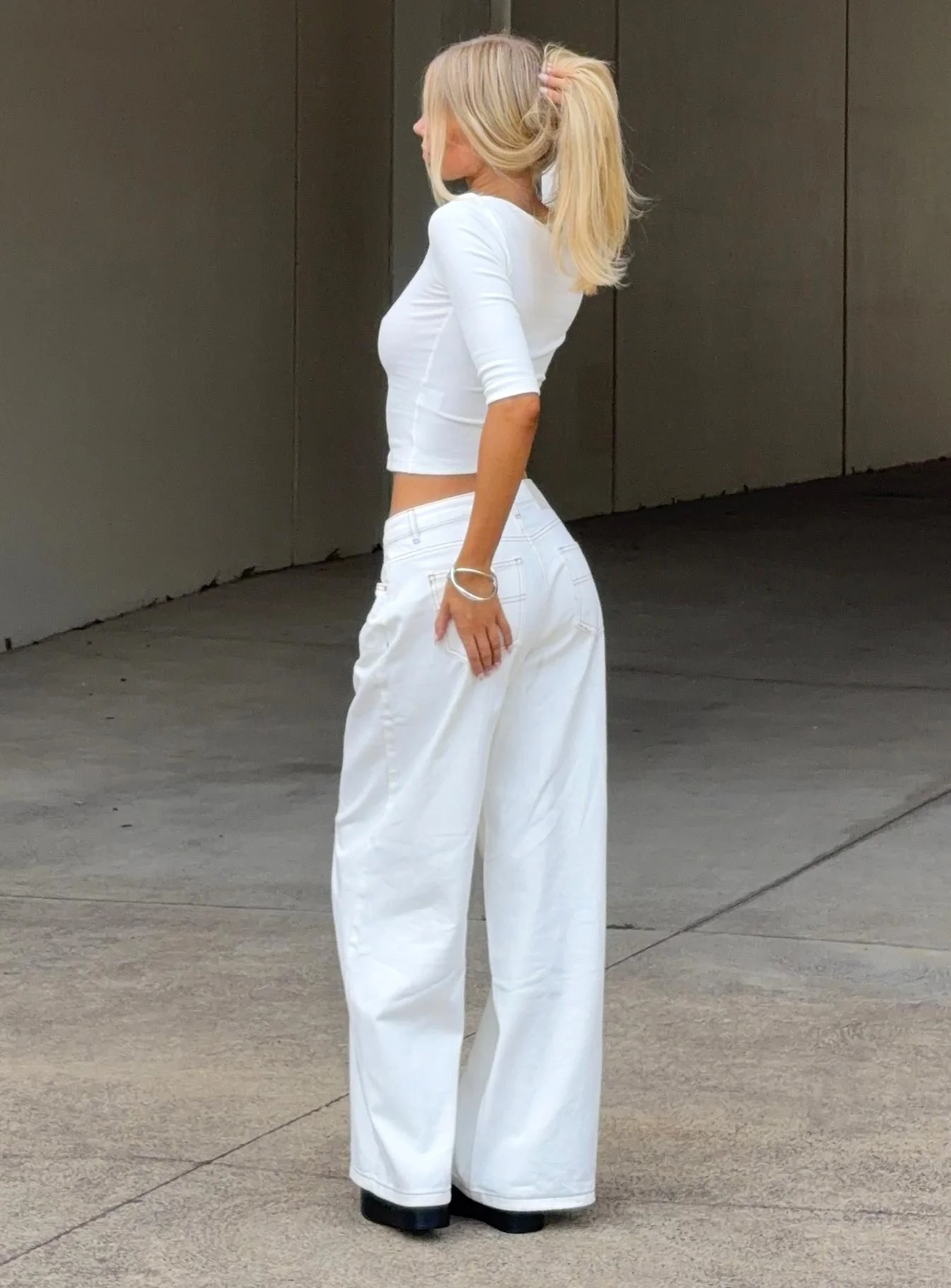 Naylor Mid Rise Wide Leg Jeans Cream Petite - Image 12