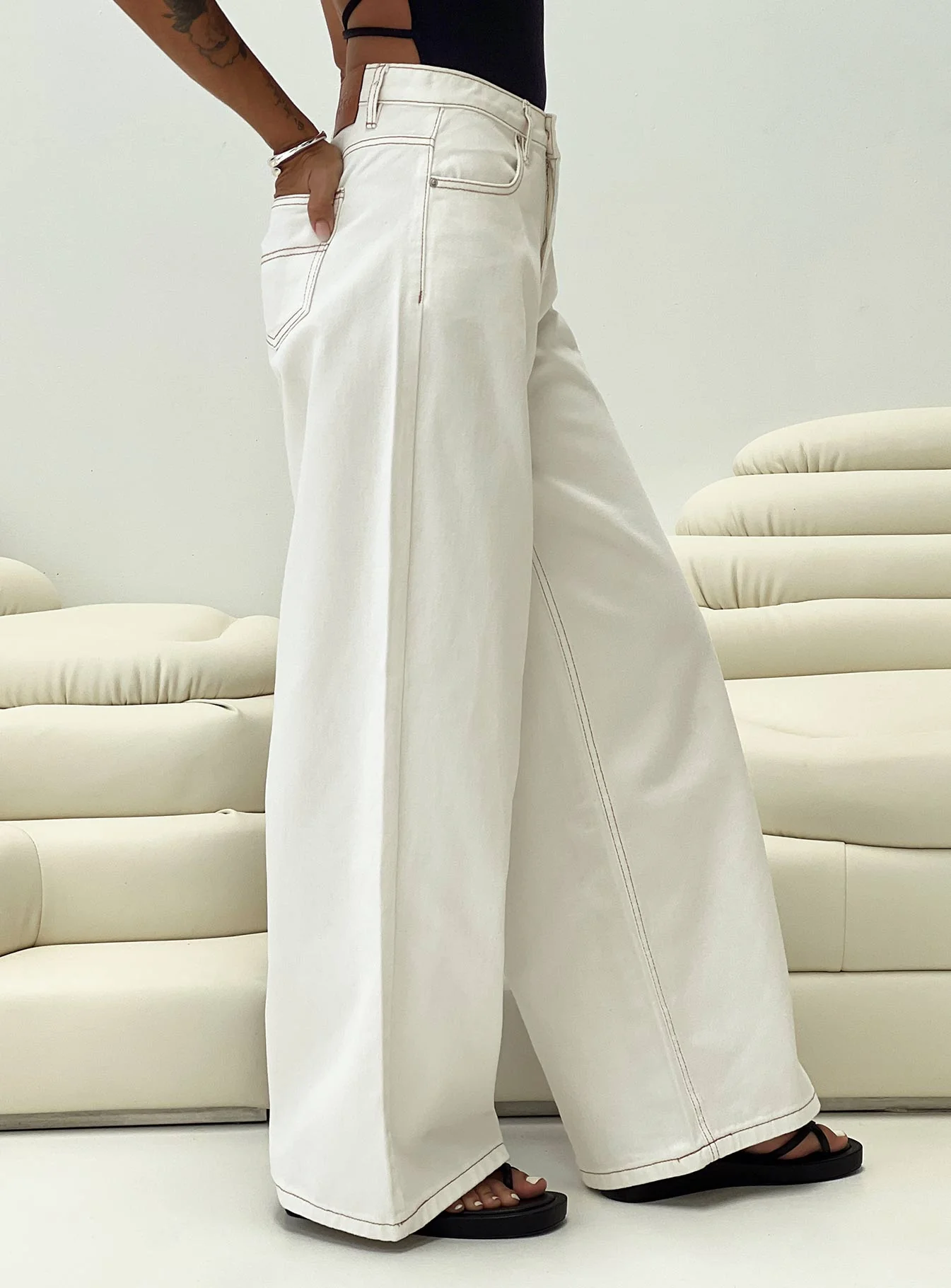 Naylor Mid Rise Wide Leg Jeans Cream Petite - Image 8