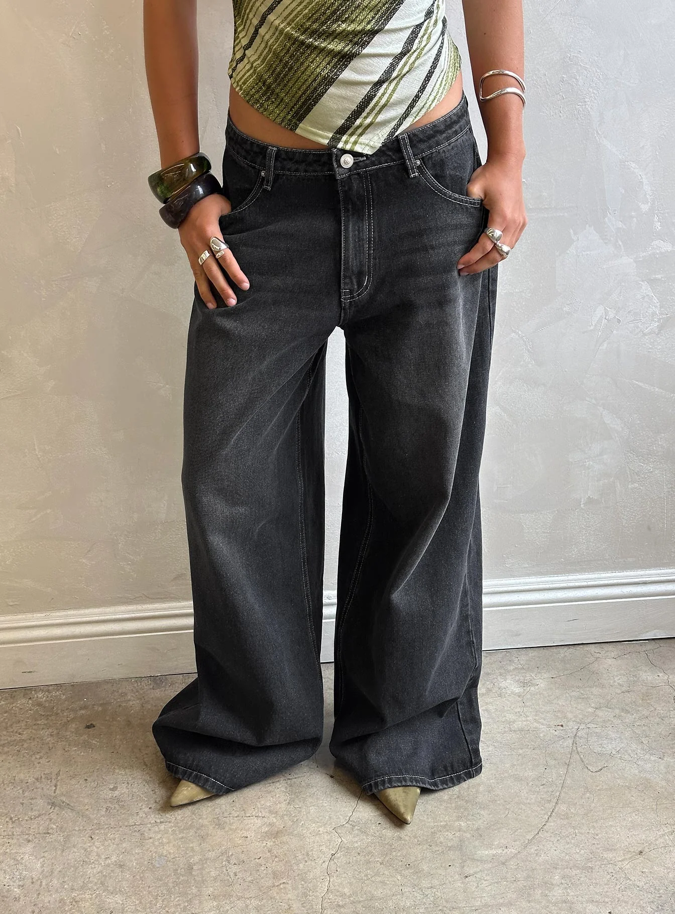 Naylor Mid Rise Wide Leg Jeans Grey Wash - Image 10