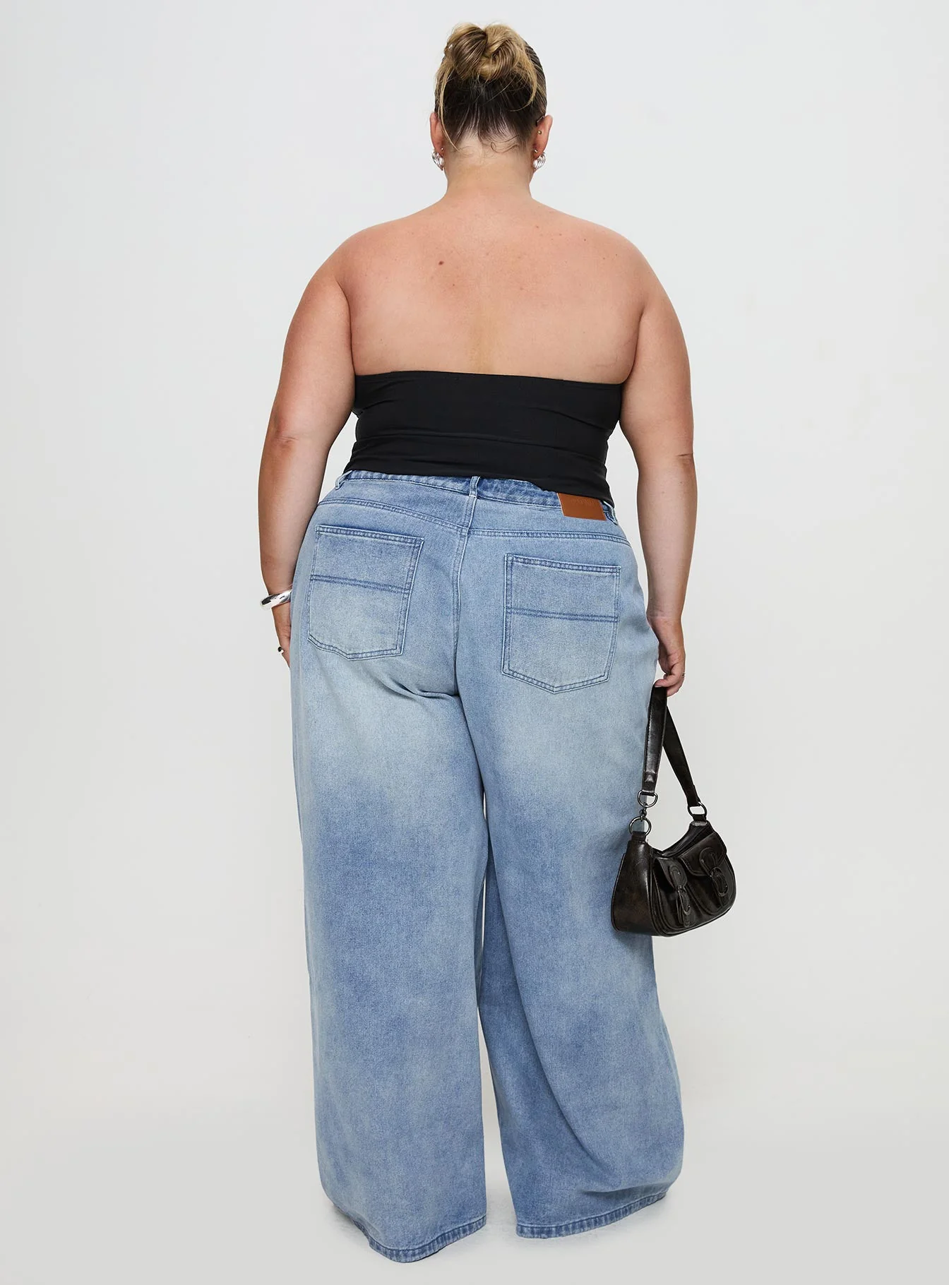 Naylor Mid Rise Wide Leg Jeans Light Wash Denim Curve - Image 4