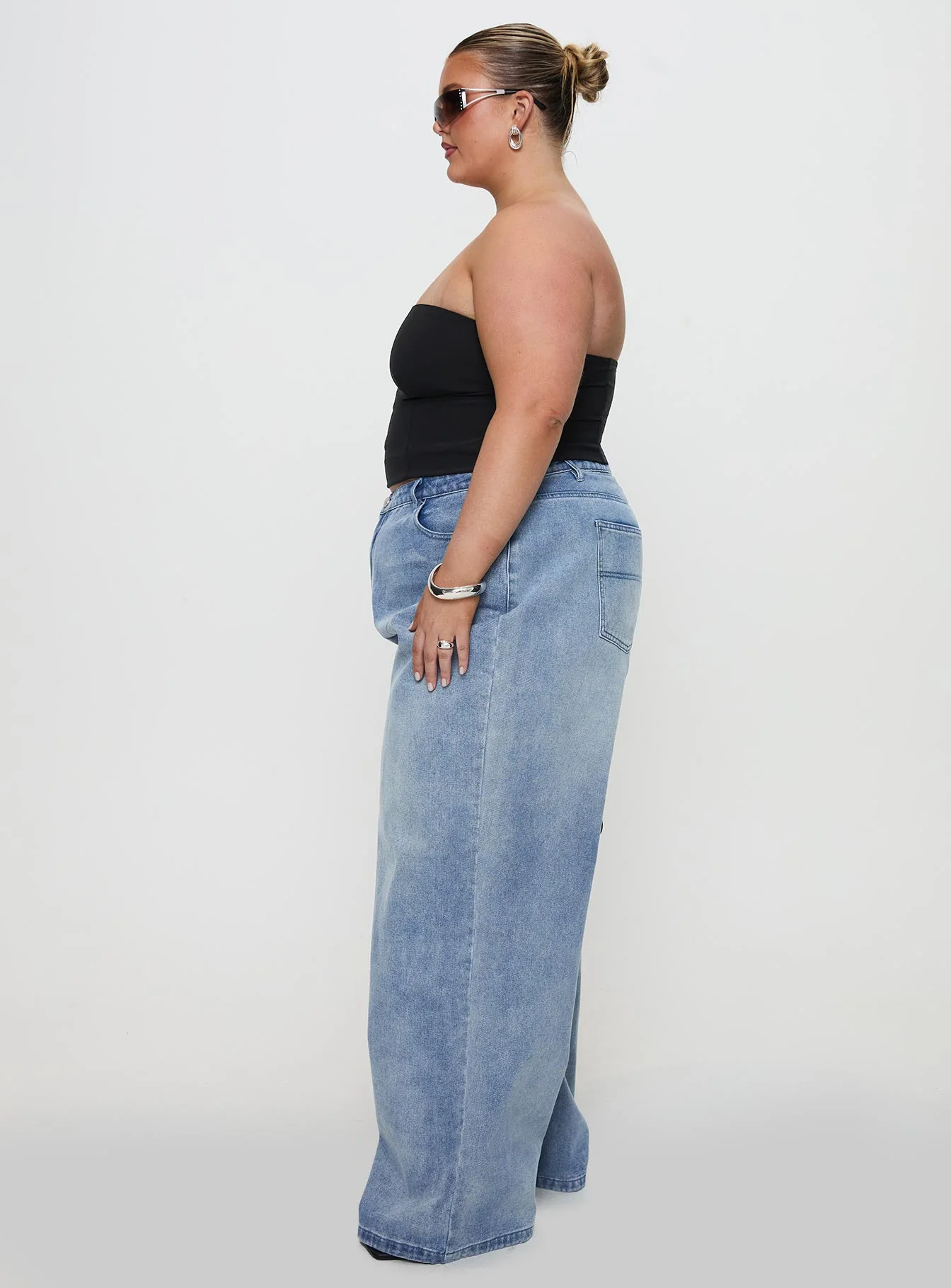 Naylor Mid Rise Wide Leg Jeans Light Wash Denim Curve - Image 5