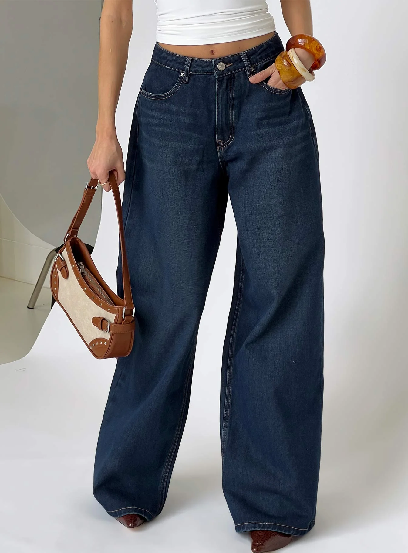 Naylor Mid Rise Wide Leg Jeans Mid Blue Denim Petite - Image 2