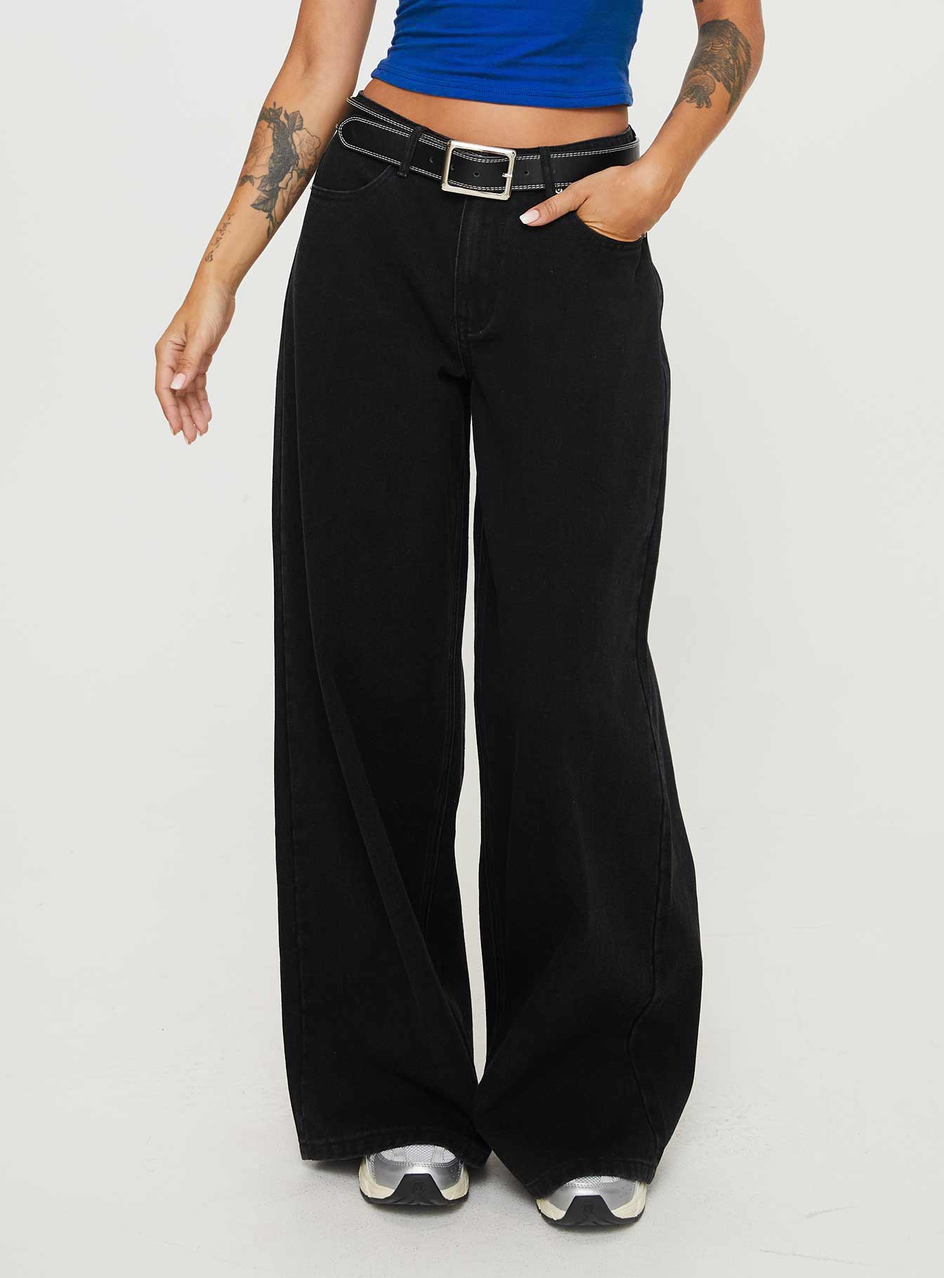 Naylor Mid Rise Wide Leg Jeans Washed Black Denim Petite - Image 2