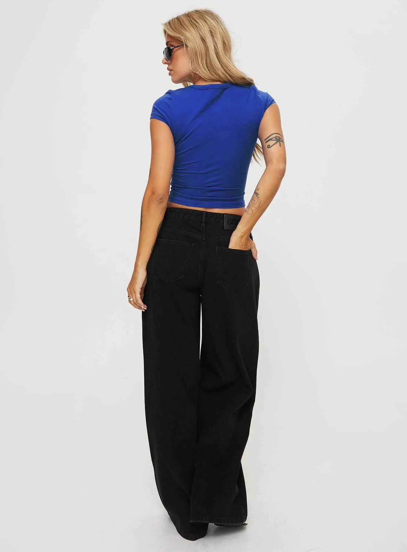 Naylor Mid Rise Wide Leg Jeans Washed Black Denim Petite - Image 5