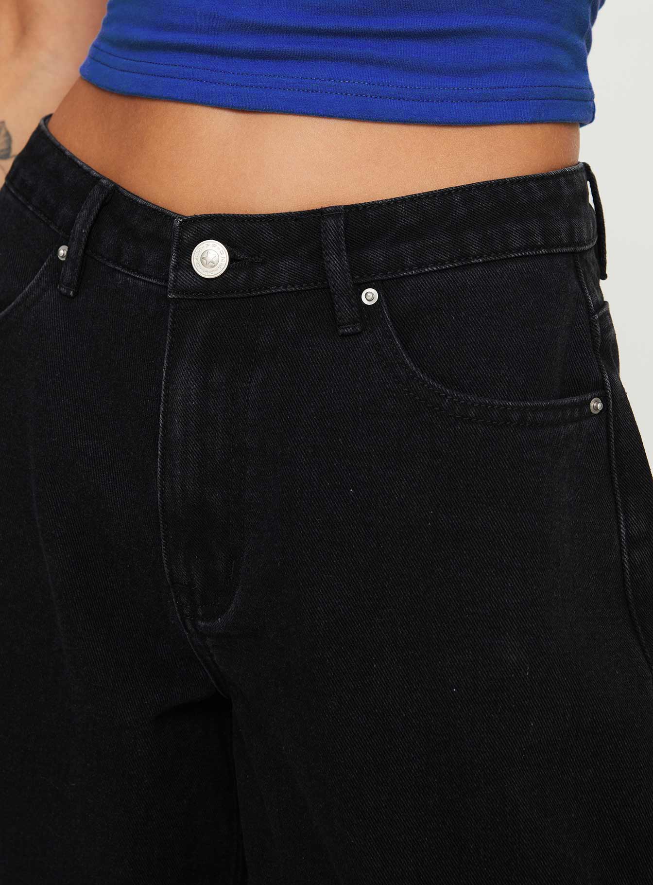 Naylor Mid Rise Wide Leg Jeans Washed Black Denim Petite - Image 6