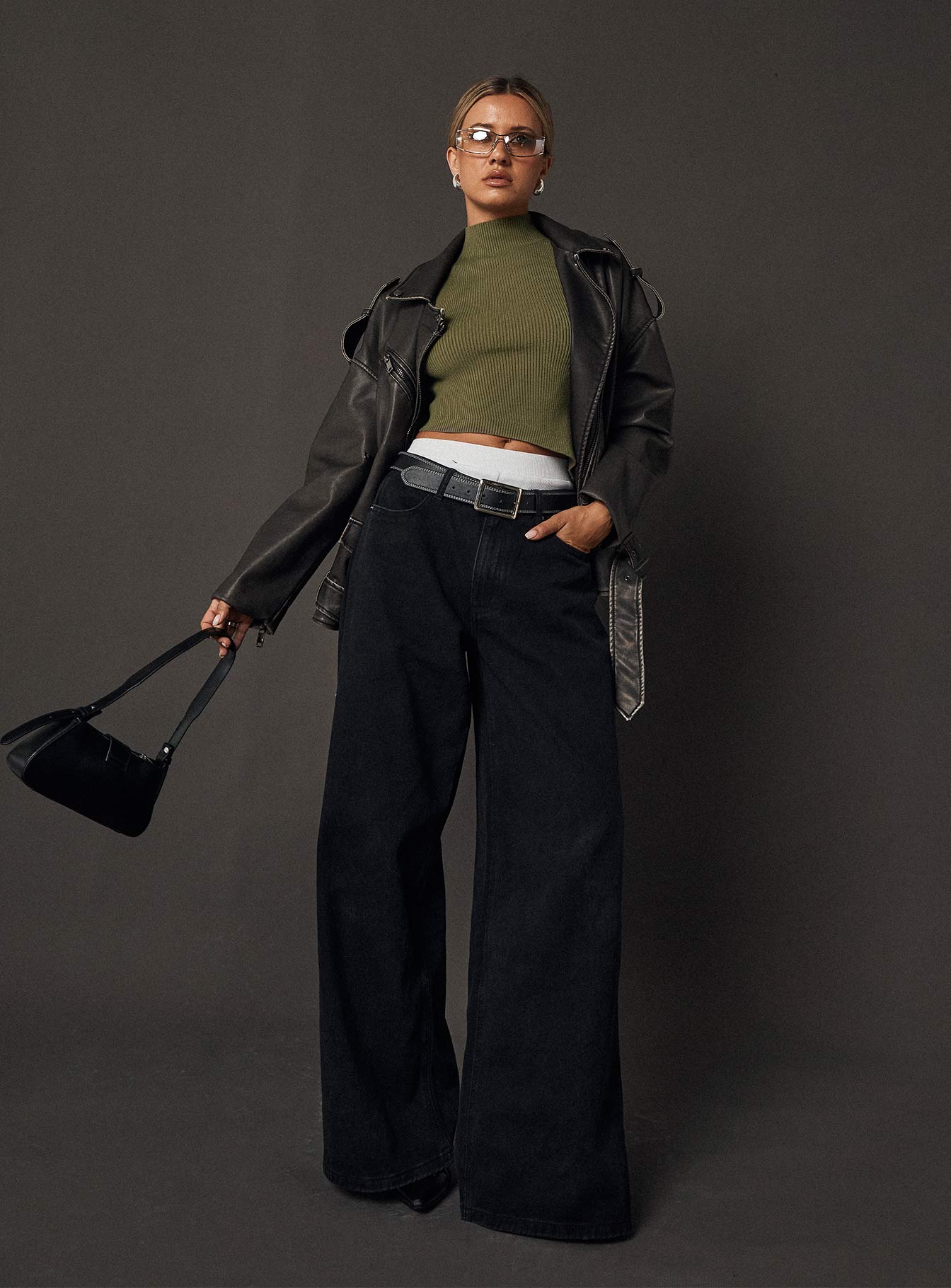 Naylor Mid Rise Wide Leg Jeans Washed Black Denim Petite - Image 8