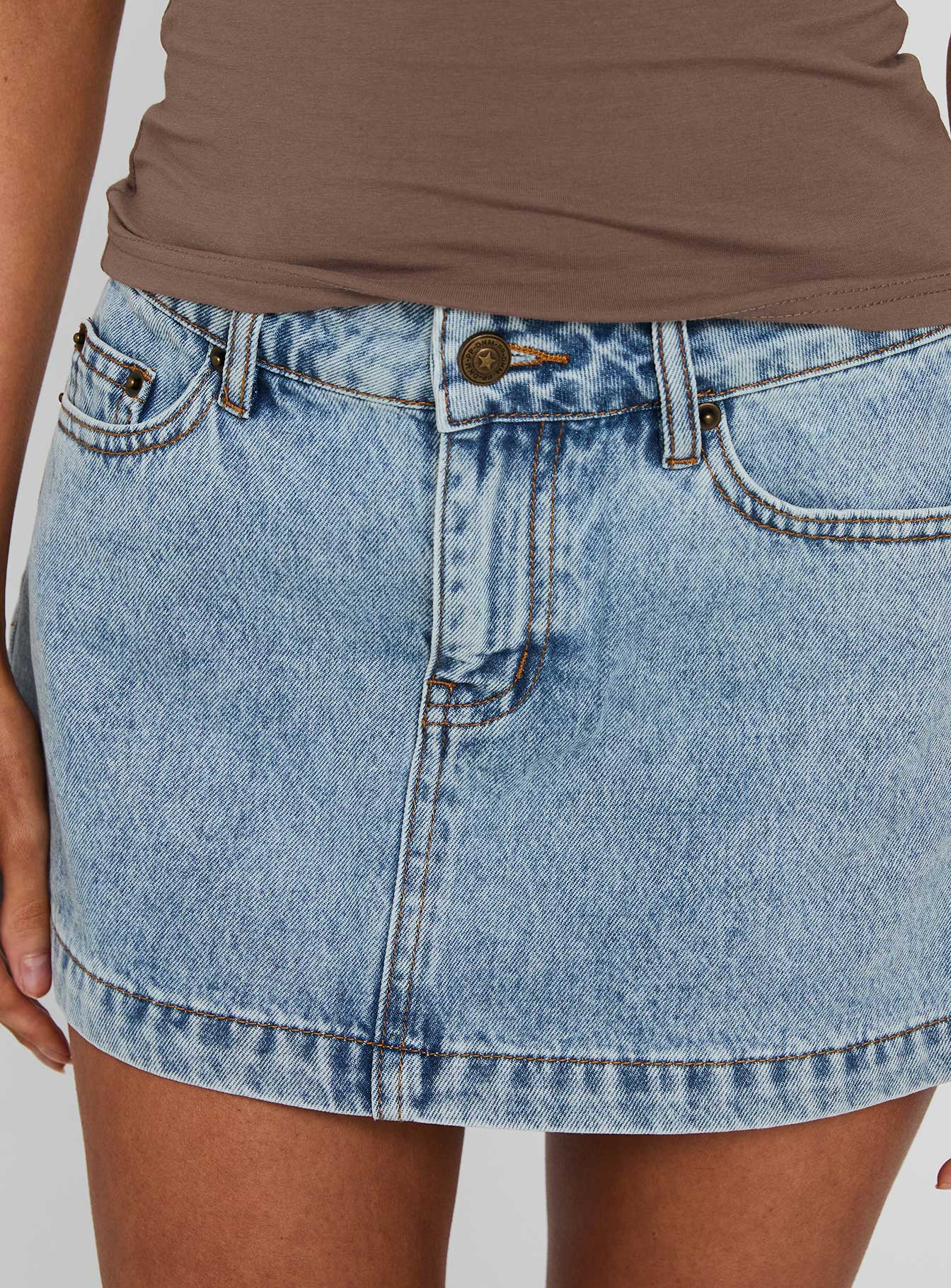 Nicolina Low Rise Denim Mini Skirt Ice Blue Wash - Image 5