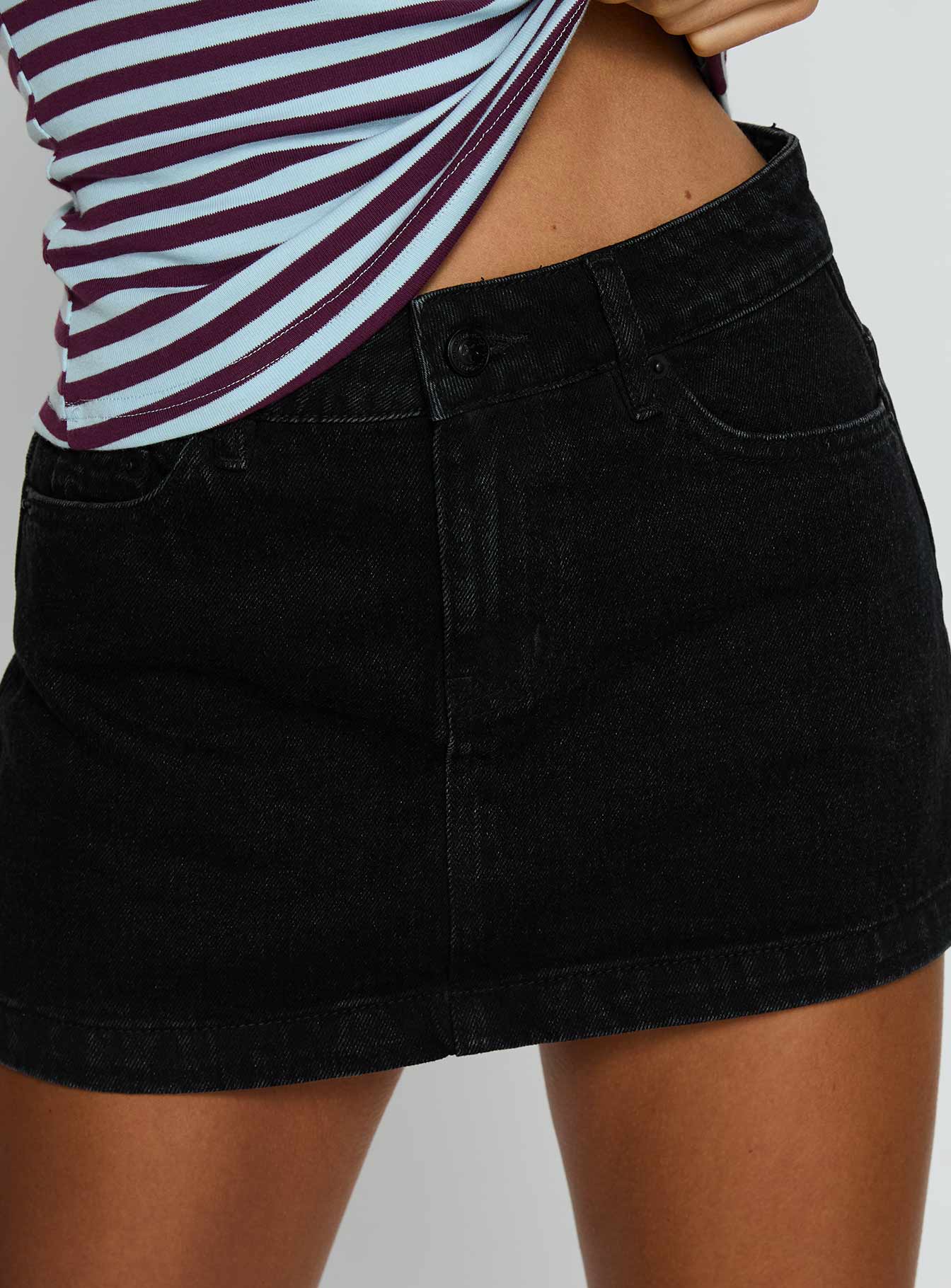 Nicolina Low Rise Denim Mini Skirt Washed Black - Image 6