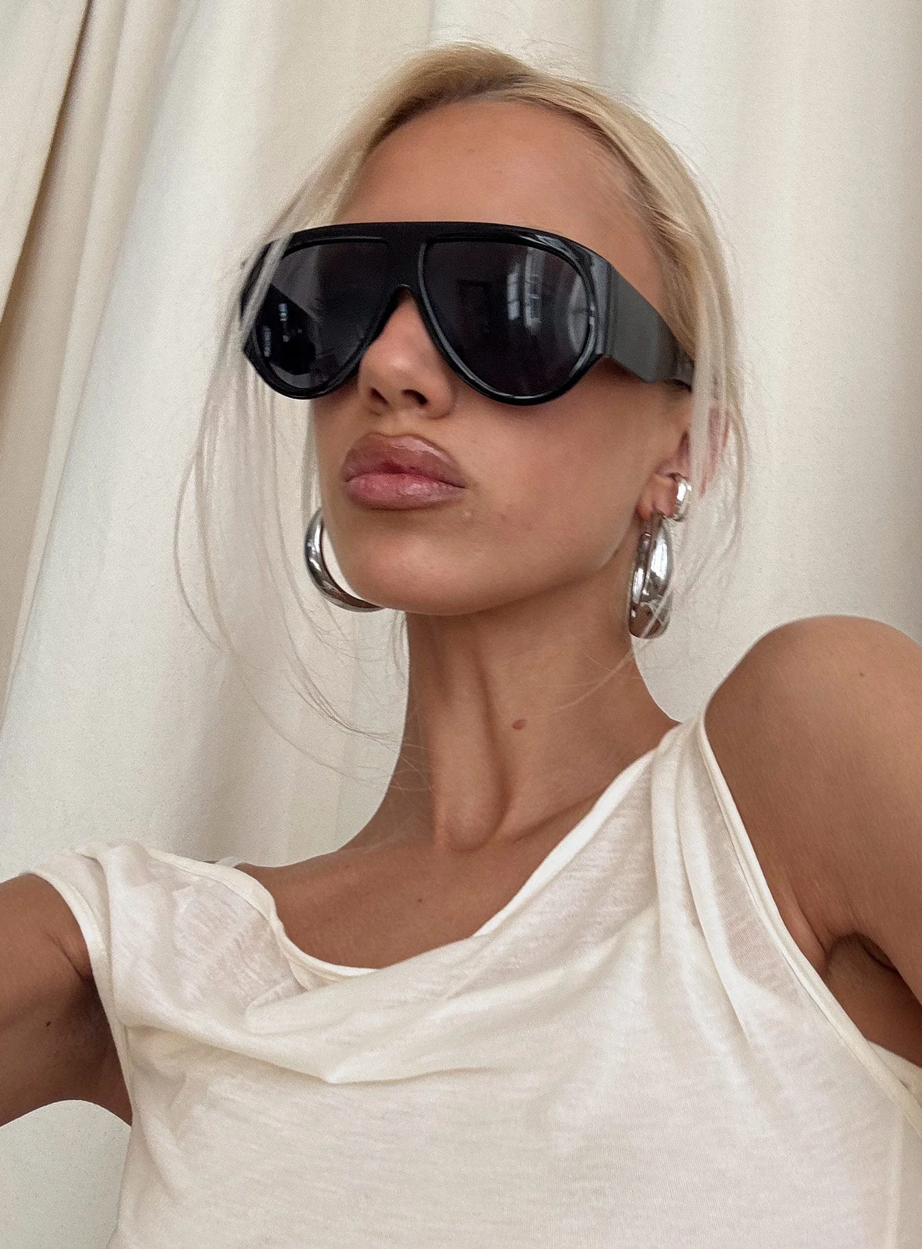 Nobody But You Oversized Sunglasses Black - Image 7