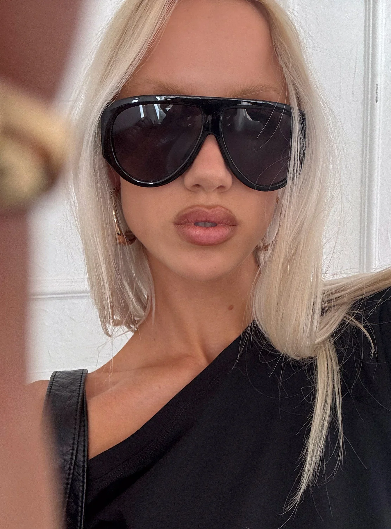 Nobody But You Oversized Sunglasses Black - Image 8