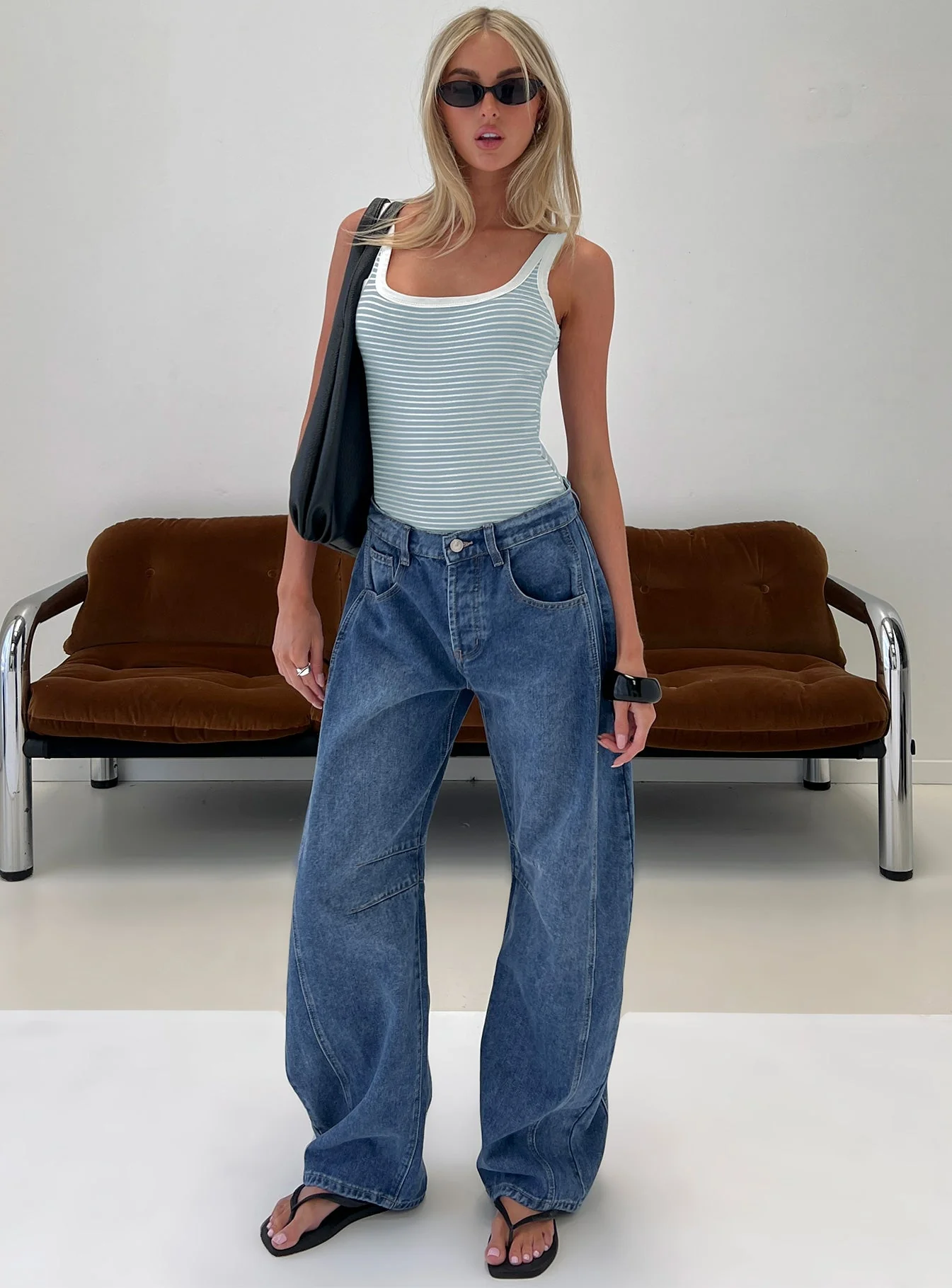 Normana Mid Rise Cropped Barrel Jeans Mid Blue Wash - Image 2