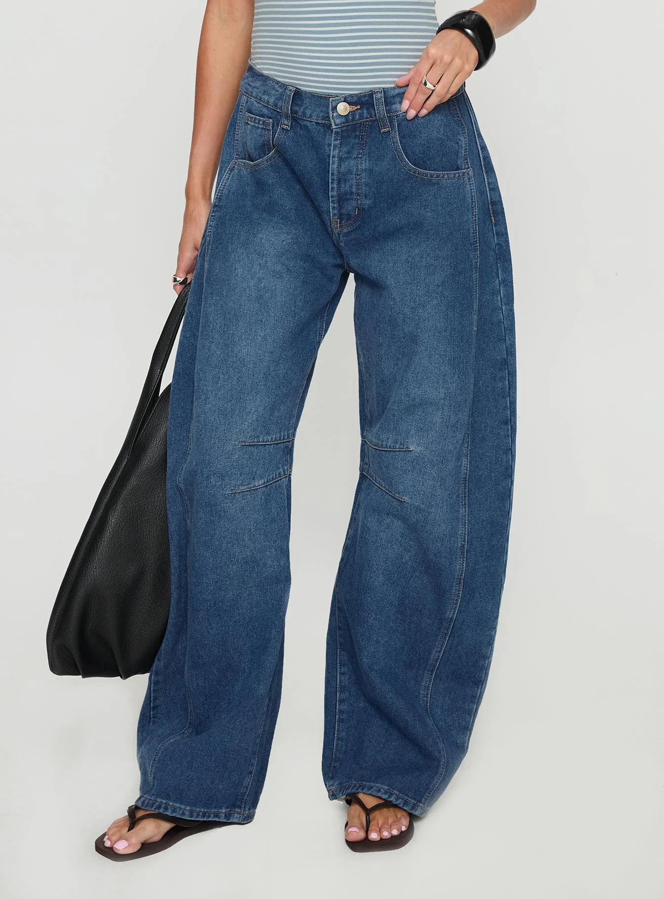 Normana Mid Rise Cropped Barrel Jeans Mid Blue Wash - Image 3