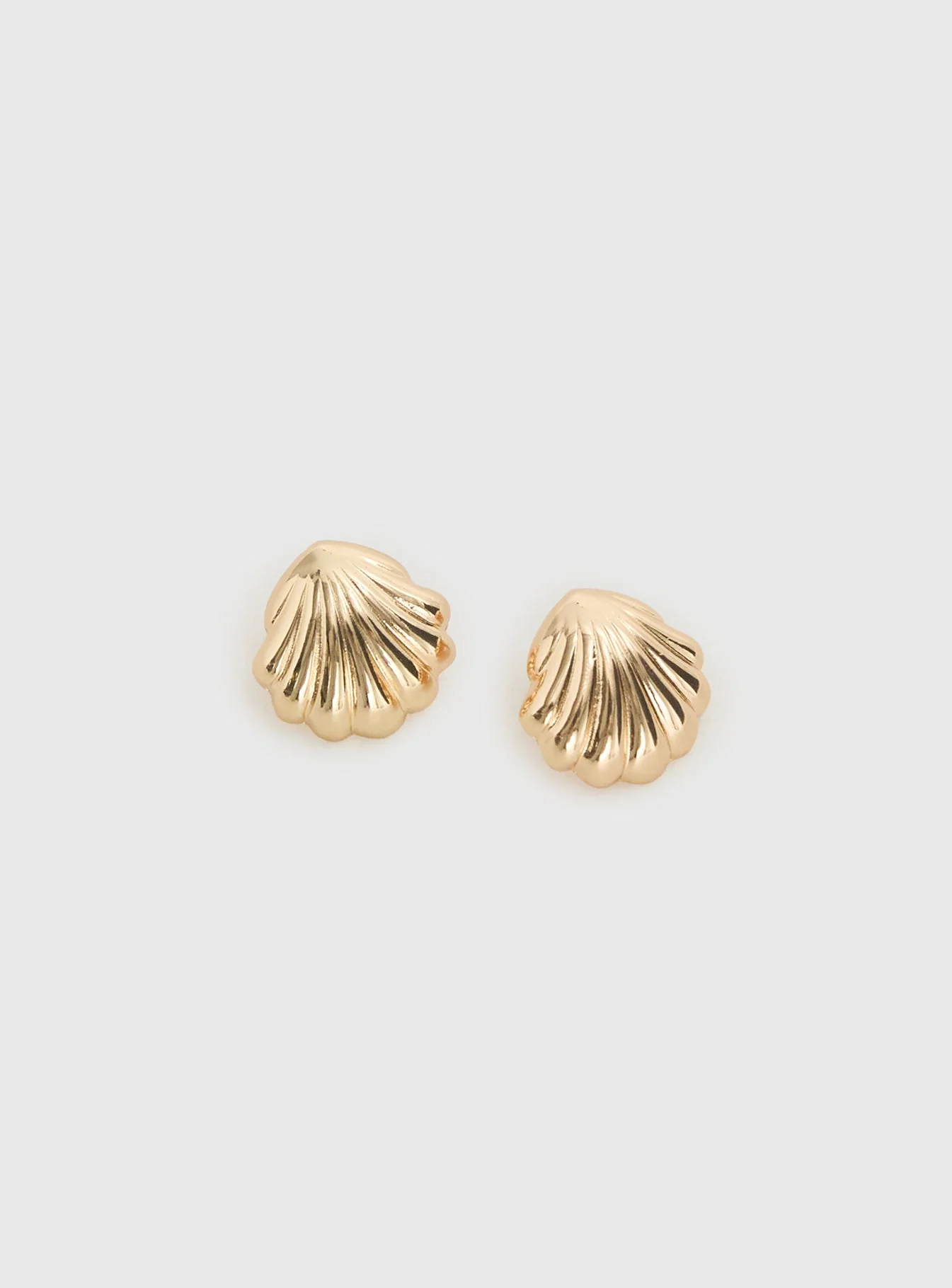 On Vacation Earrings Gold - Image 3