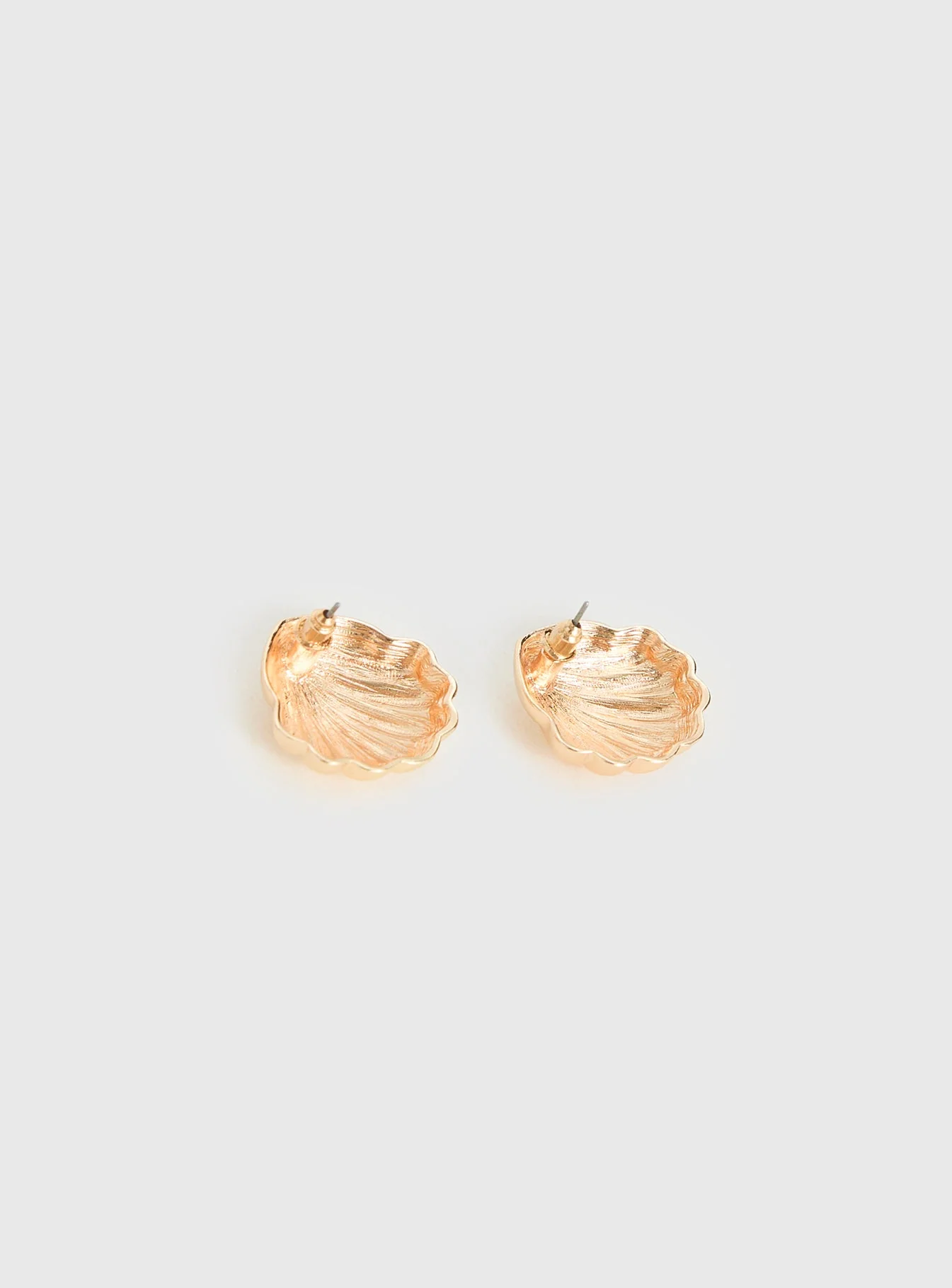 On Vacation Earrings Gold - Image 4