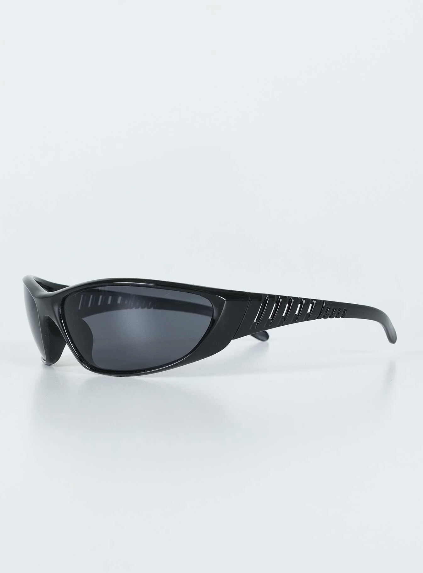 Rave On Sunglasses Black - Image 3