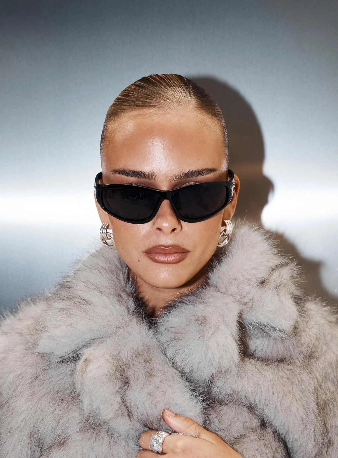 Rave On Sunglasses Black - Image 5
