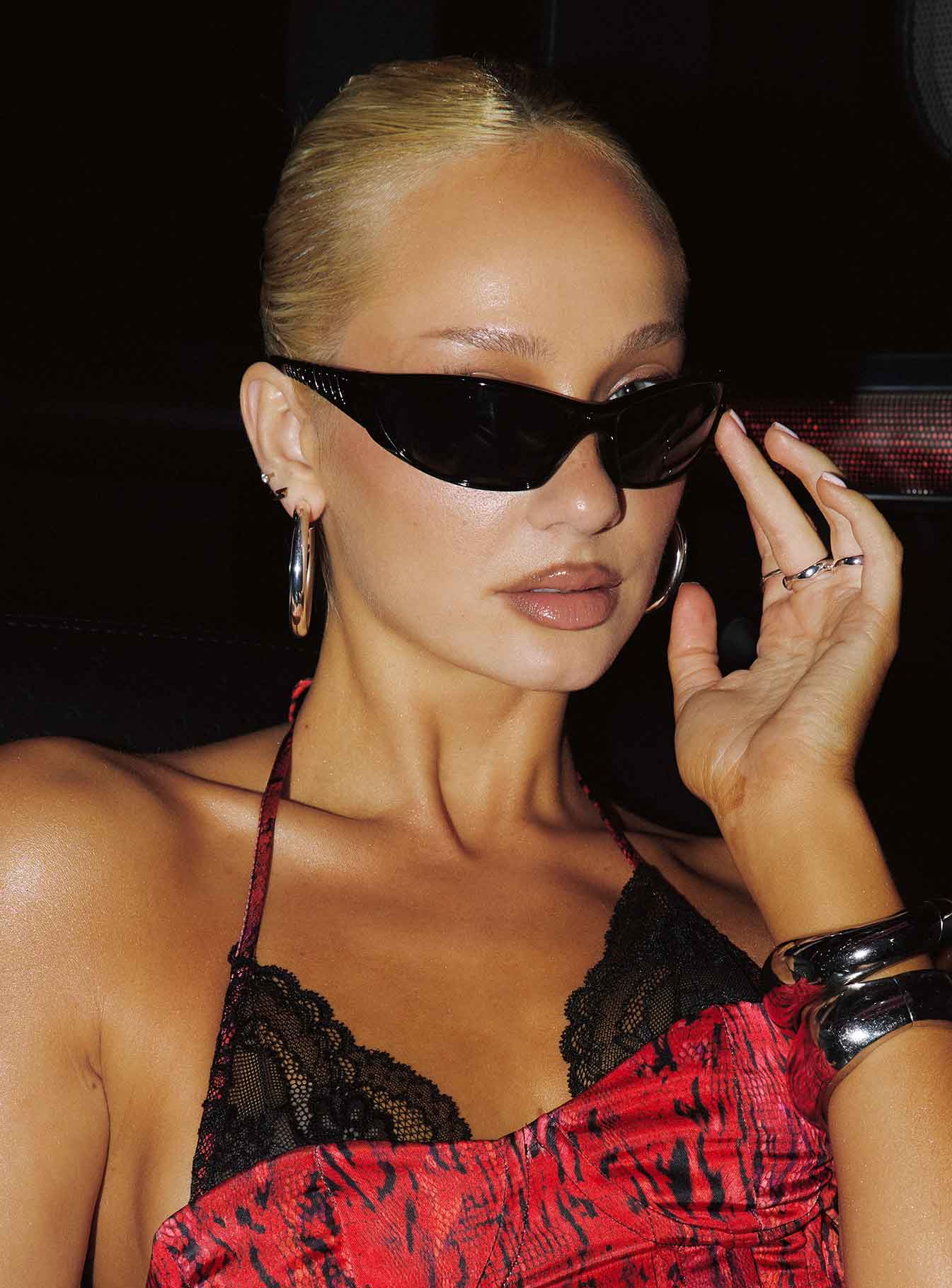 Rave On Sunglasses Black - Image 8